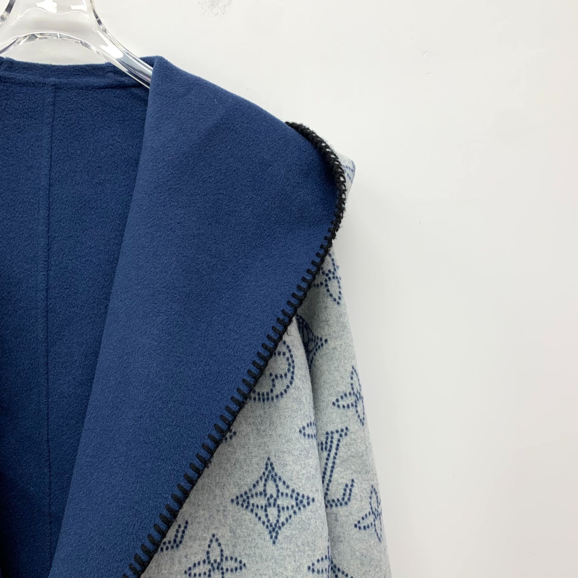 Louis Vuitton Louis Vuitton Womens Reversible Wool Hooded Belt Coat Blue L Size XS / US 0-2 / IT 36-38 - 5 Thumbnail