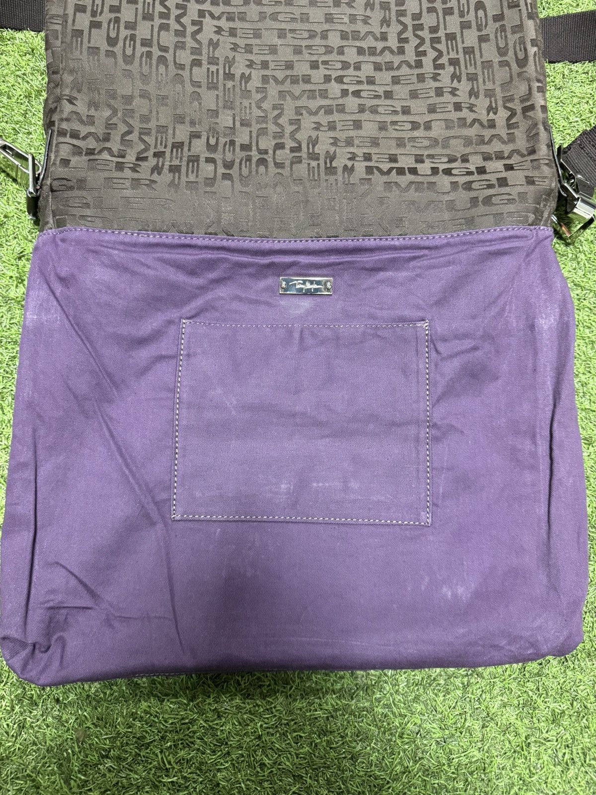 Designer × Thierry Mugler Thierry Mugler Rare Monogram Shoulder Bag Size ONE SIZE - 16 Thumbnail