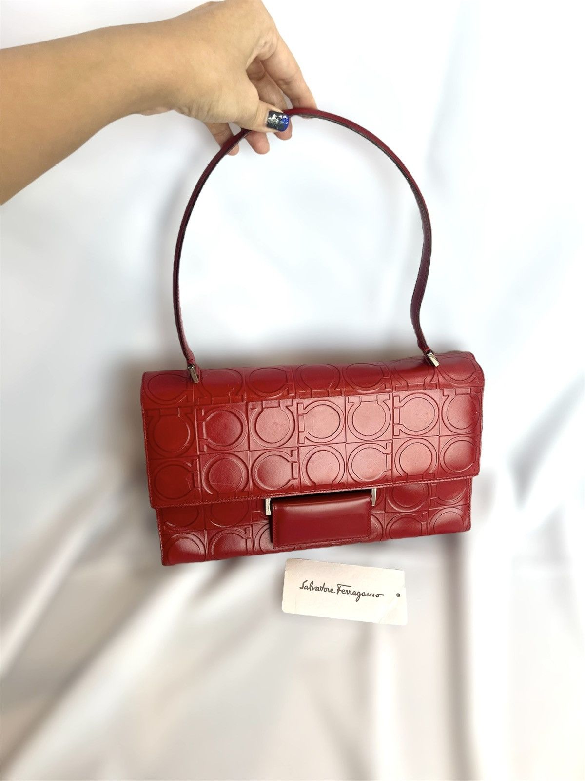 Salvatore Ferragamo Ferragamo Red Gancini Embossed Leather Shoulder Bag Size ONE SIZE - 2 Thumbnail