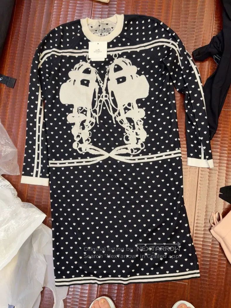Hermes Hermes Black Heart Printed Cashmere Dress Size XS / US 0-2 / IT 36-38 - 1 Thumbnail