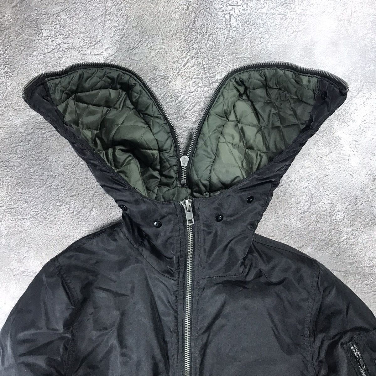 Vintage Vintage Y2K Quilted Bomber Jacket Hood Streetwear Logo S Size US S / EU 44-46 / 1 - 5 Thumbnail