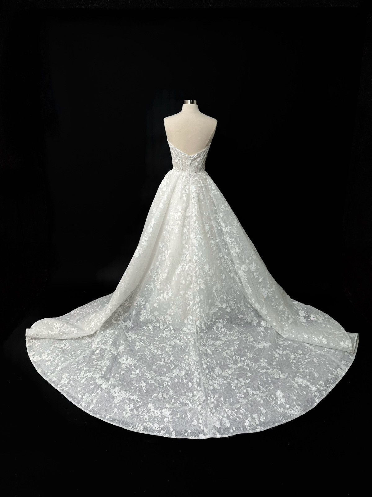 Other Preloved US 6 Anna Augusta Embroidery lace Bridal Gown Size M / US 6-8 / IT 42-44 - 7 Thumbnail