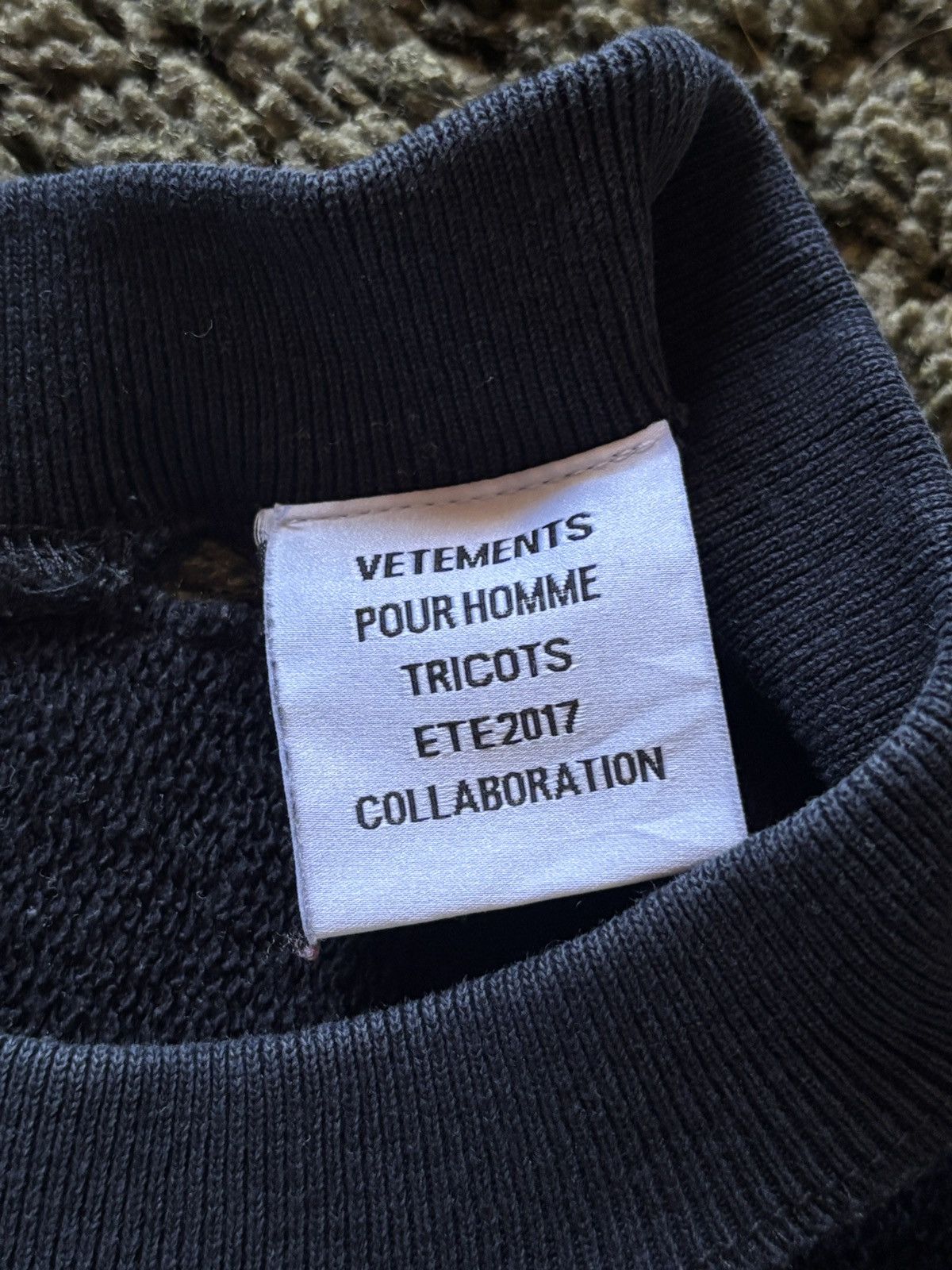 Champion × Vetements SS17 Vetements x Champion Cut Out Oversized Crewneck Size US XS / EU 42 / 0 - 7 Thumbnail