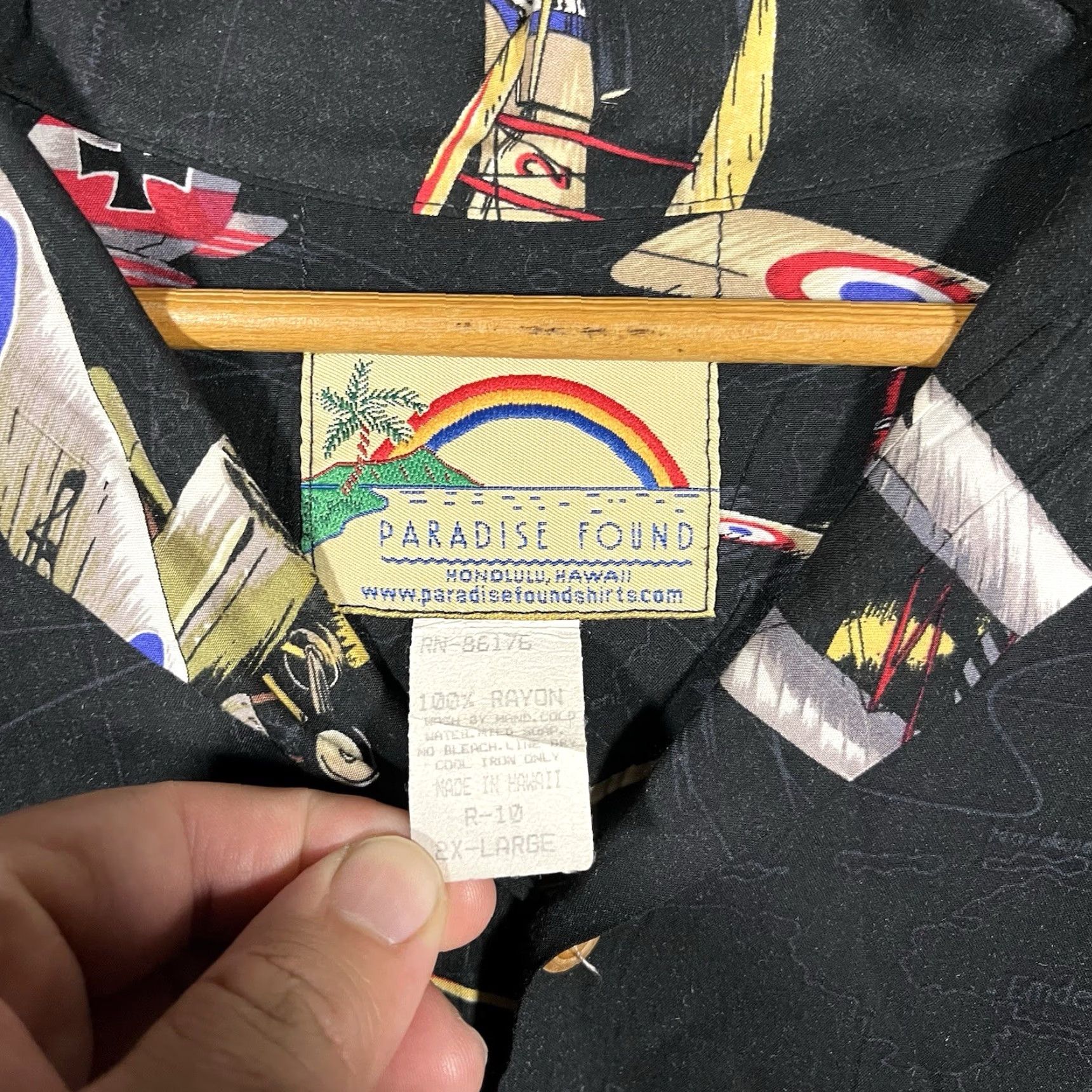 Paradise Found Paradise Found Vintage Hawaiian Shirt Mens 2XL Fighter Pilot Jet Plane Military Paradise Found Brand Vintage Size US XL / EU 56 / 4 - 4 Thumbnail