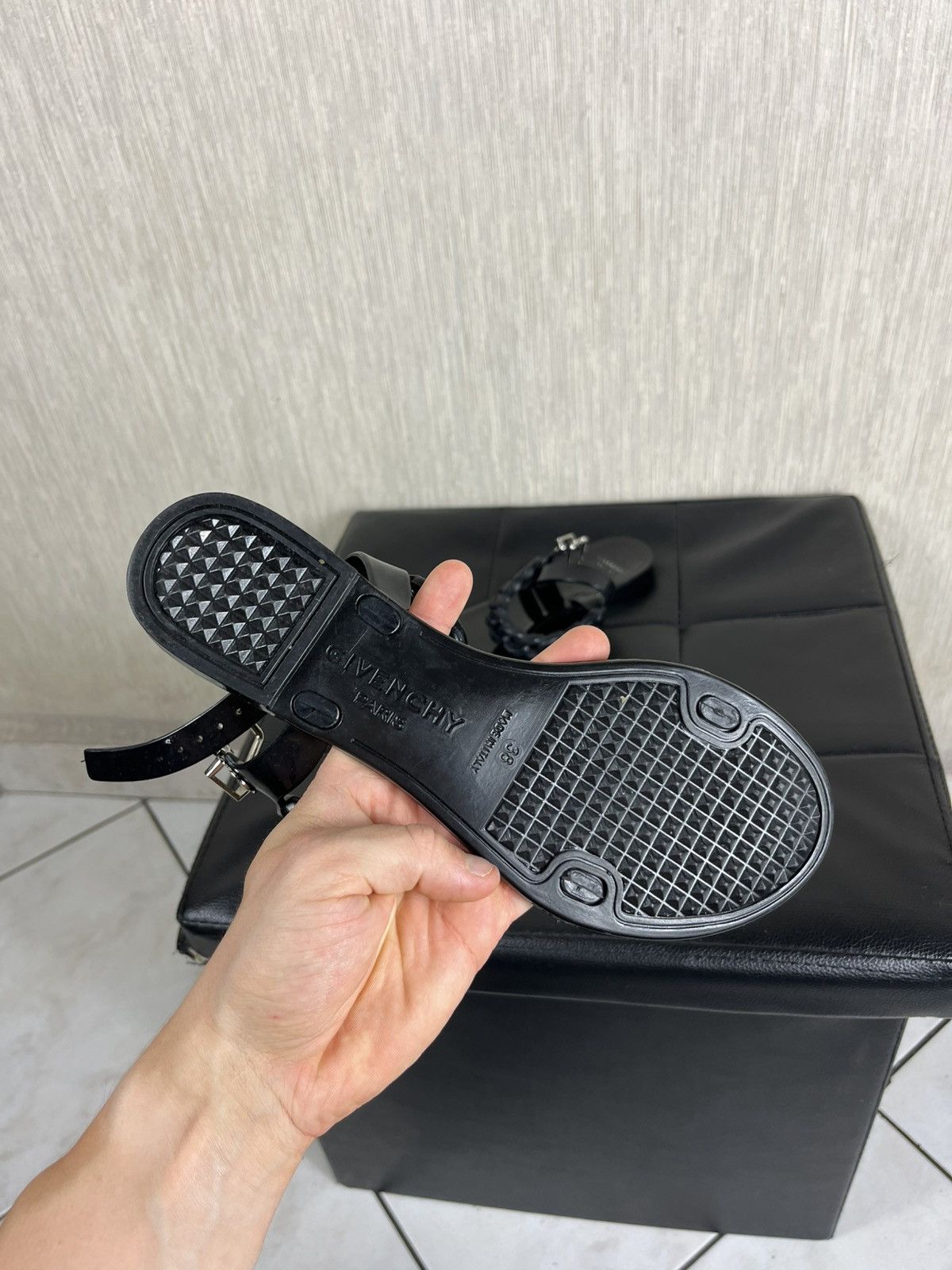 Designer × Givenchy Givenchy Paris chain sandals luxury flats flip flops Size US 7.5 / IT 37.5 - 17 Thumbnail