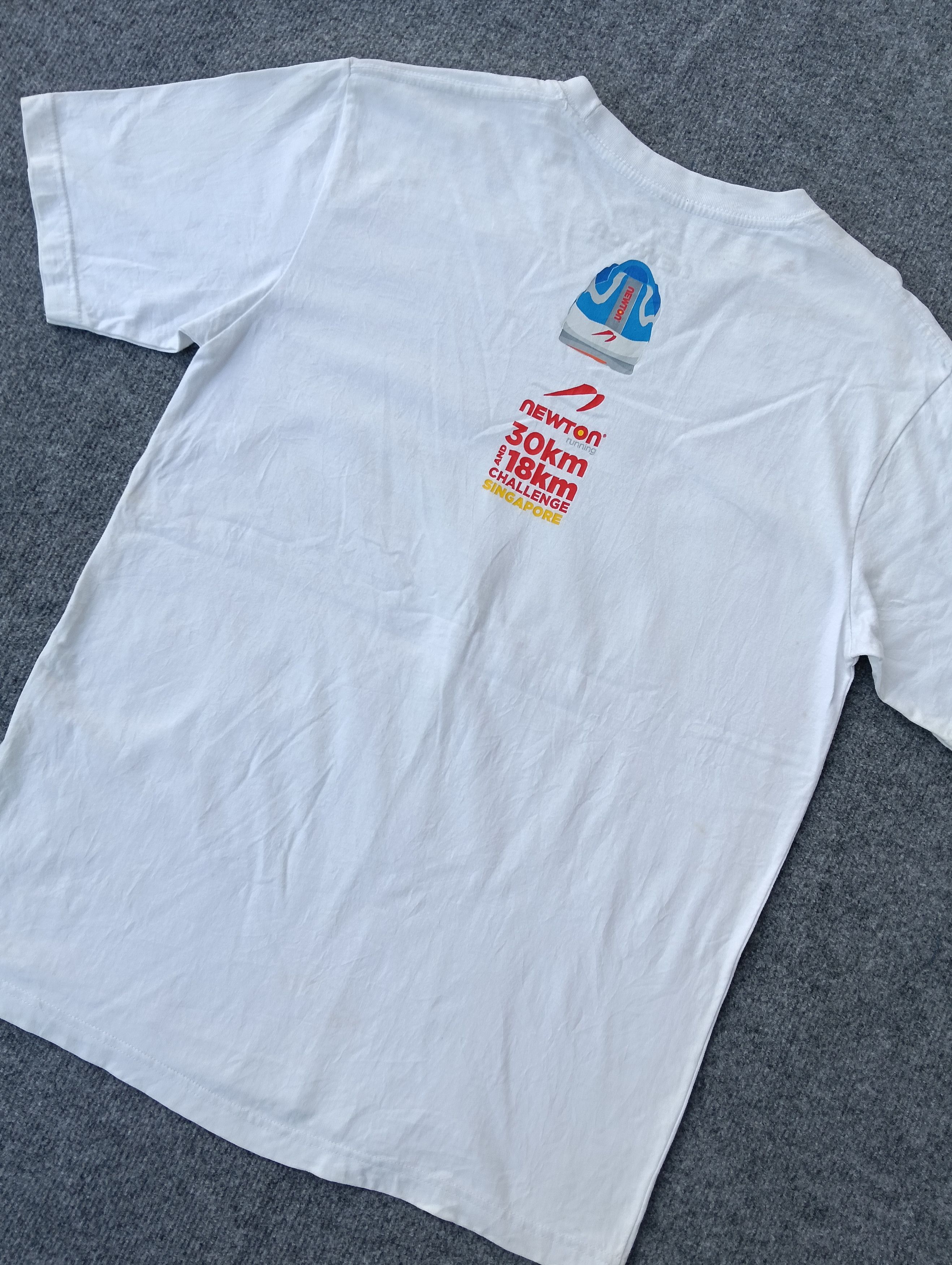 Other Running Marathon newton at Singapore Tshirt. Size US L / EU 52-54 / 3 - 4 Thumbnail