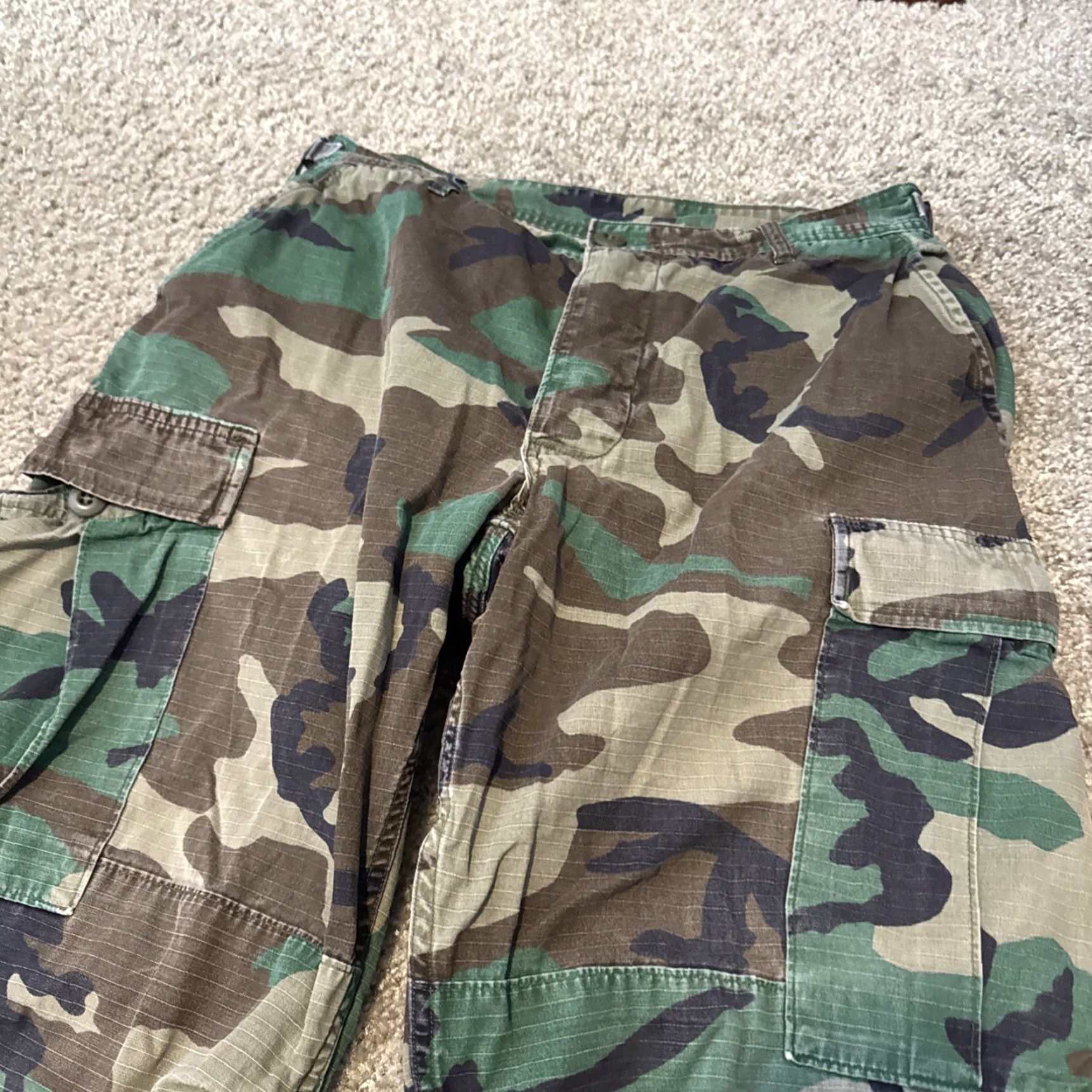 AMO VINTAGE Military Camo Button Fly Army Green Camouflage Pants Mens Regular Cargo 28 Inseam Medium Short Green Camouflage Pattern 32x28" Size US 31 - 3 Thumbnail