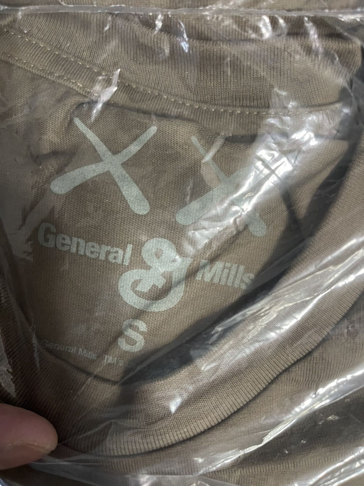 Kaws Kaws x General Mills Count Chocula brand new in Bag size S Size US S / EU 44-46 / 1 - 3 Thumbnail