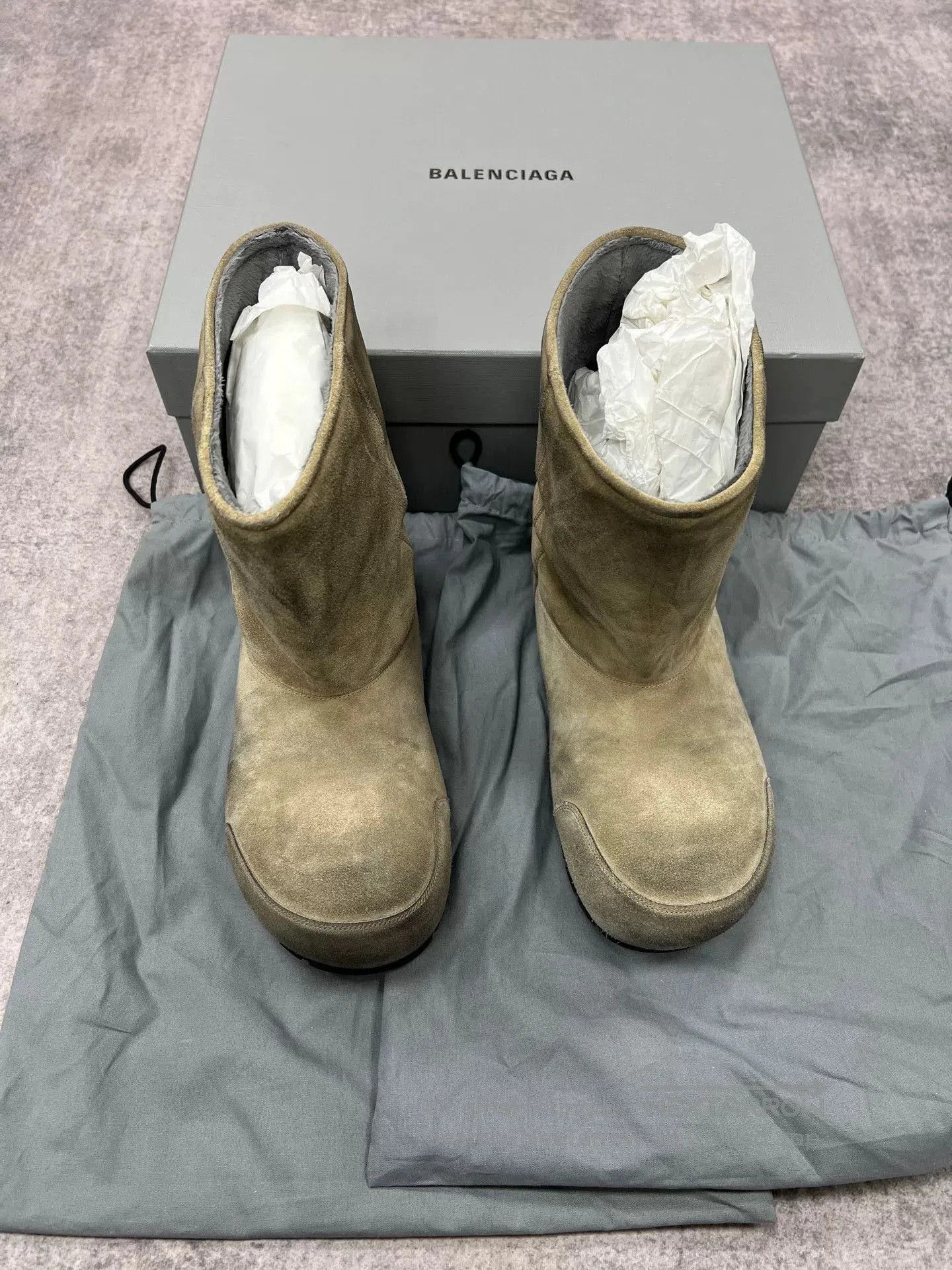 Balenciaga Balenciaga Dumbo Distressed Snow Boots. Size US 9 / EU 42 - 1 Thumbnail