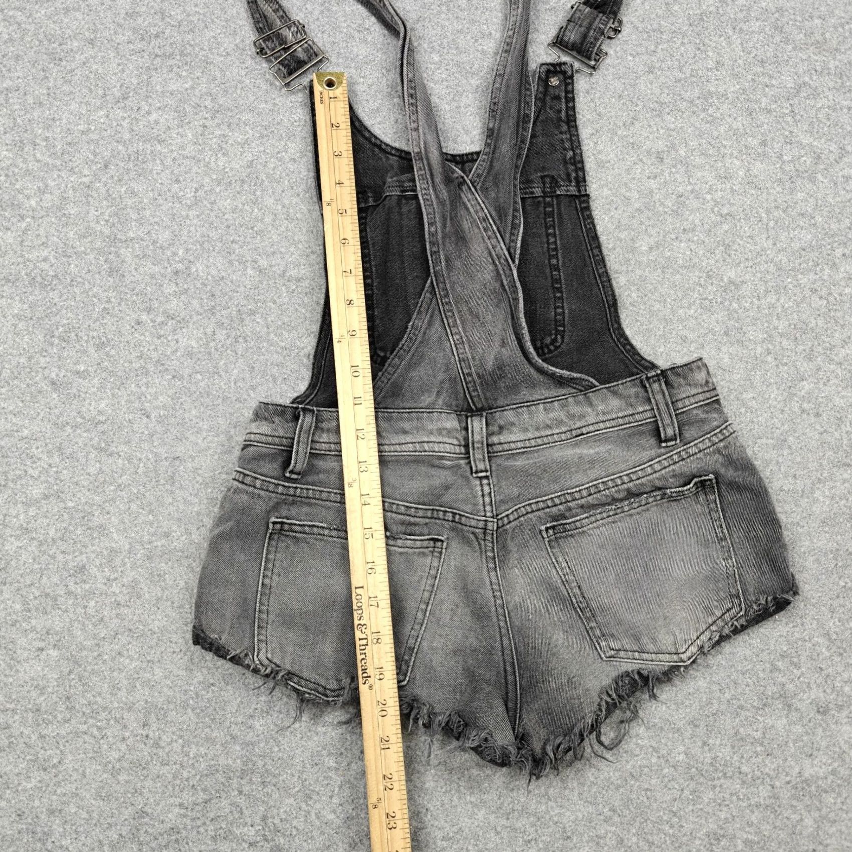 Vintage We The Free Shortalls Overalls Womens 25 Gray Denim Frayed Adjustable Straps Size 42" / US 20 - 5 Thumbnail