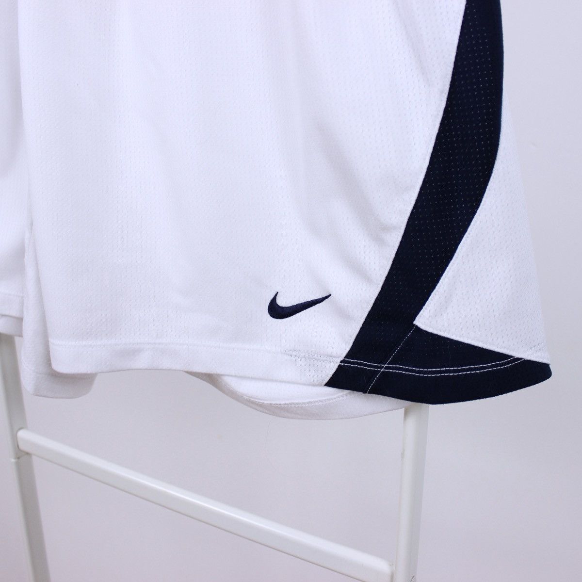 Nike Vintage Nike Basketball Shorts Size US 32 / EU 48 - 2 Thumbnail