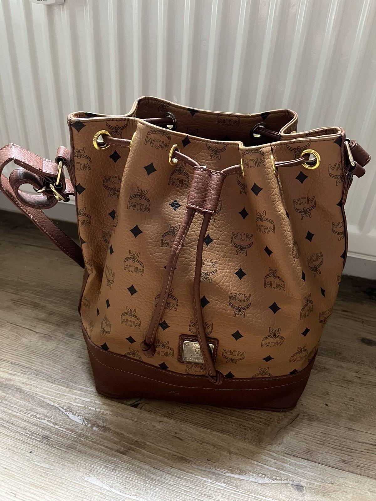 Vintage MCM vintage bootleg bucket bug Size ONE SIZE - 1 Thumbnail