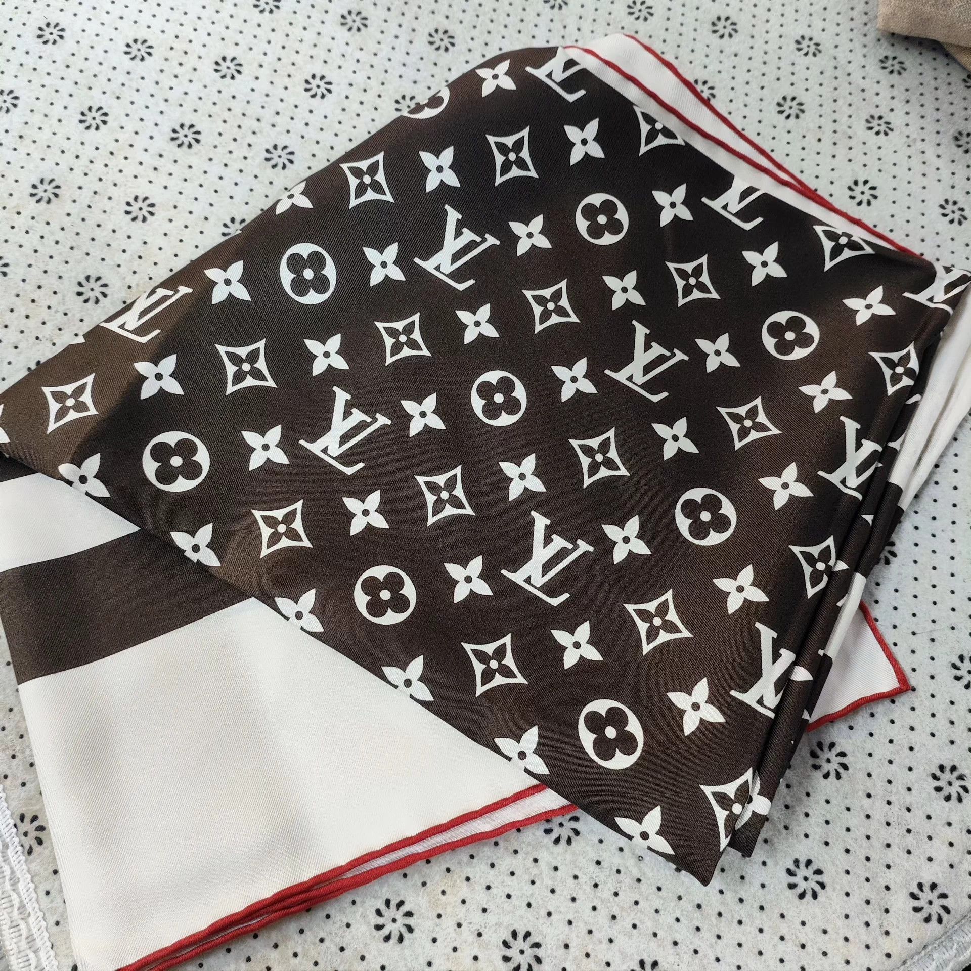 Louis Vuitton LV Full Print Scarf 90x90 Near New Size ONE SIZE - 1 Thumbnail