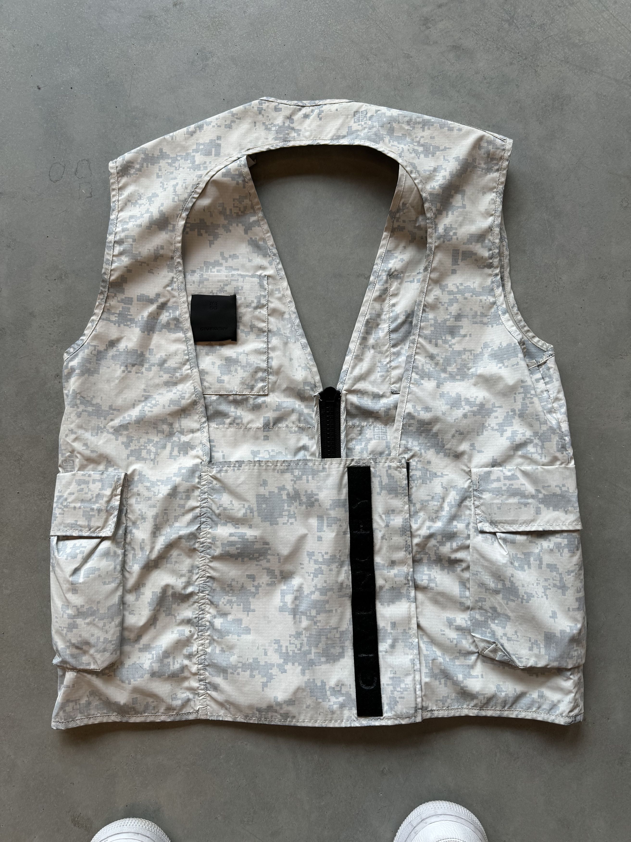 Givenchy Givenchy Open Back Camo Print Cargo Vest Size US M / EU 48-50 / 2 - 2 Thumbnail