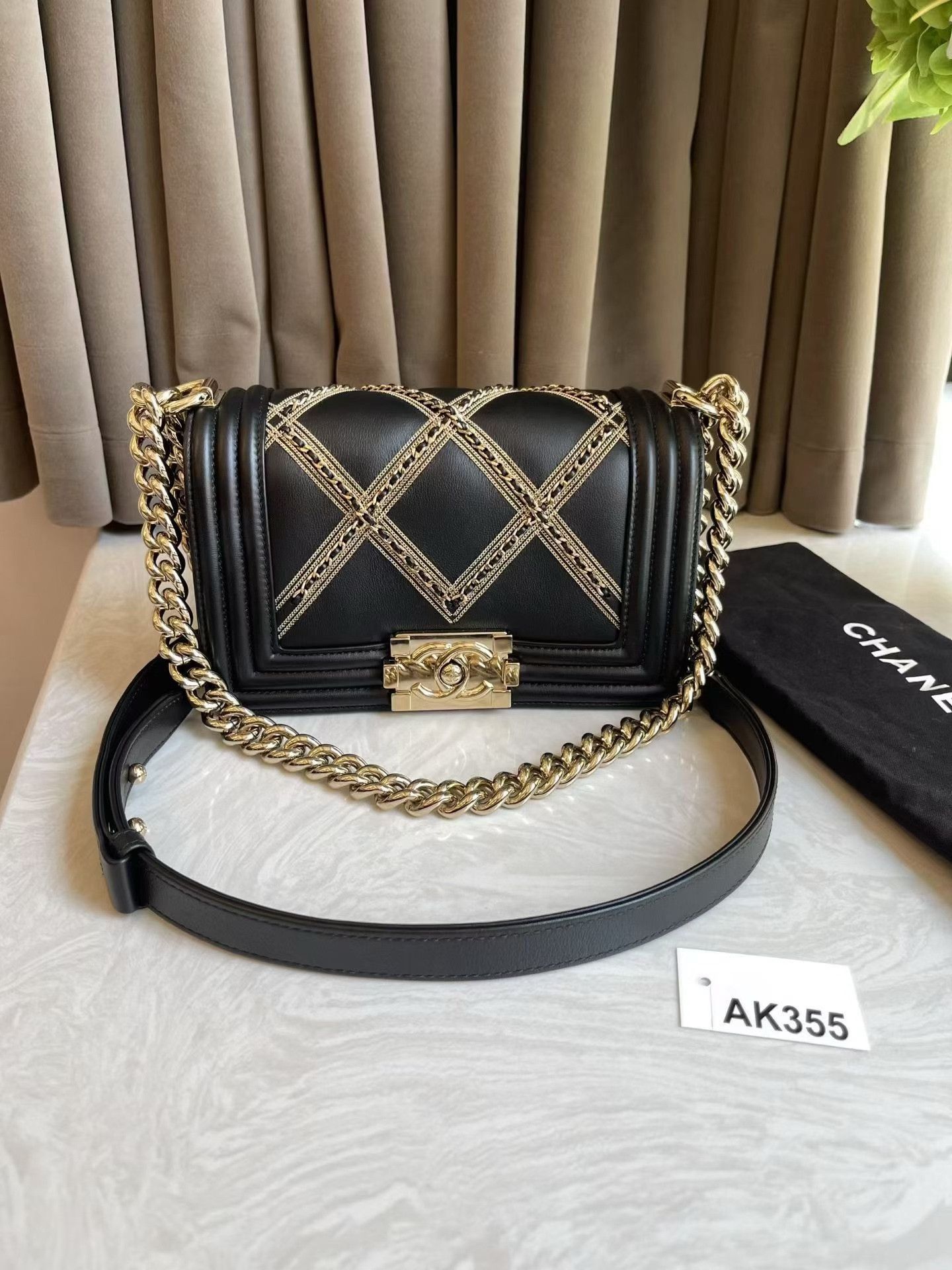 Chanel Pre-loved Bag Very good condition Size ONE SIZE - 1 Thumbnail