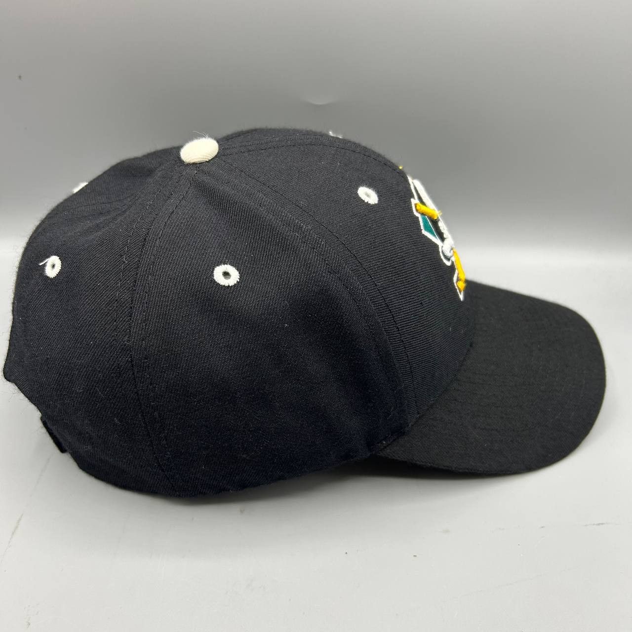 Twins Enterprise Inc. Vintage Anaheim Ducks Hat Men Black NHL Strap Back Cap Size ONE SIZE - 4 Thumbnail