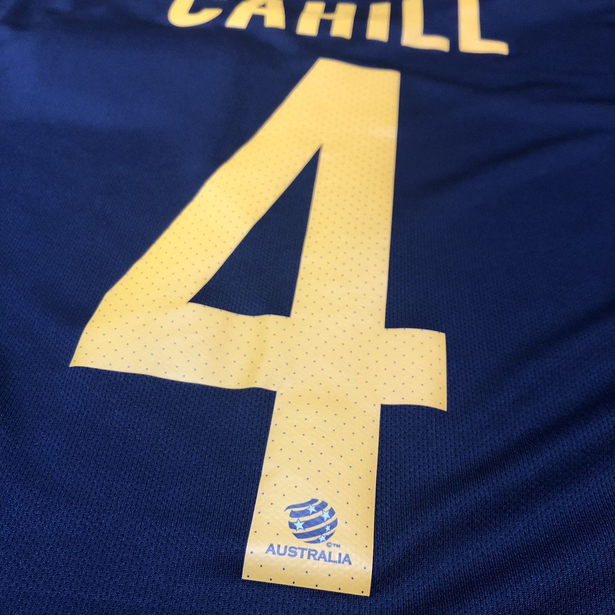 Nike Australia 14/15 away shirt #4 Cahill (bnwt) Size US S / EU 44-46 / 1 - 5 Thumbnail