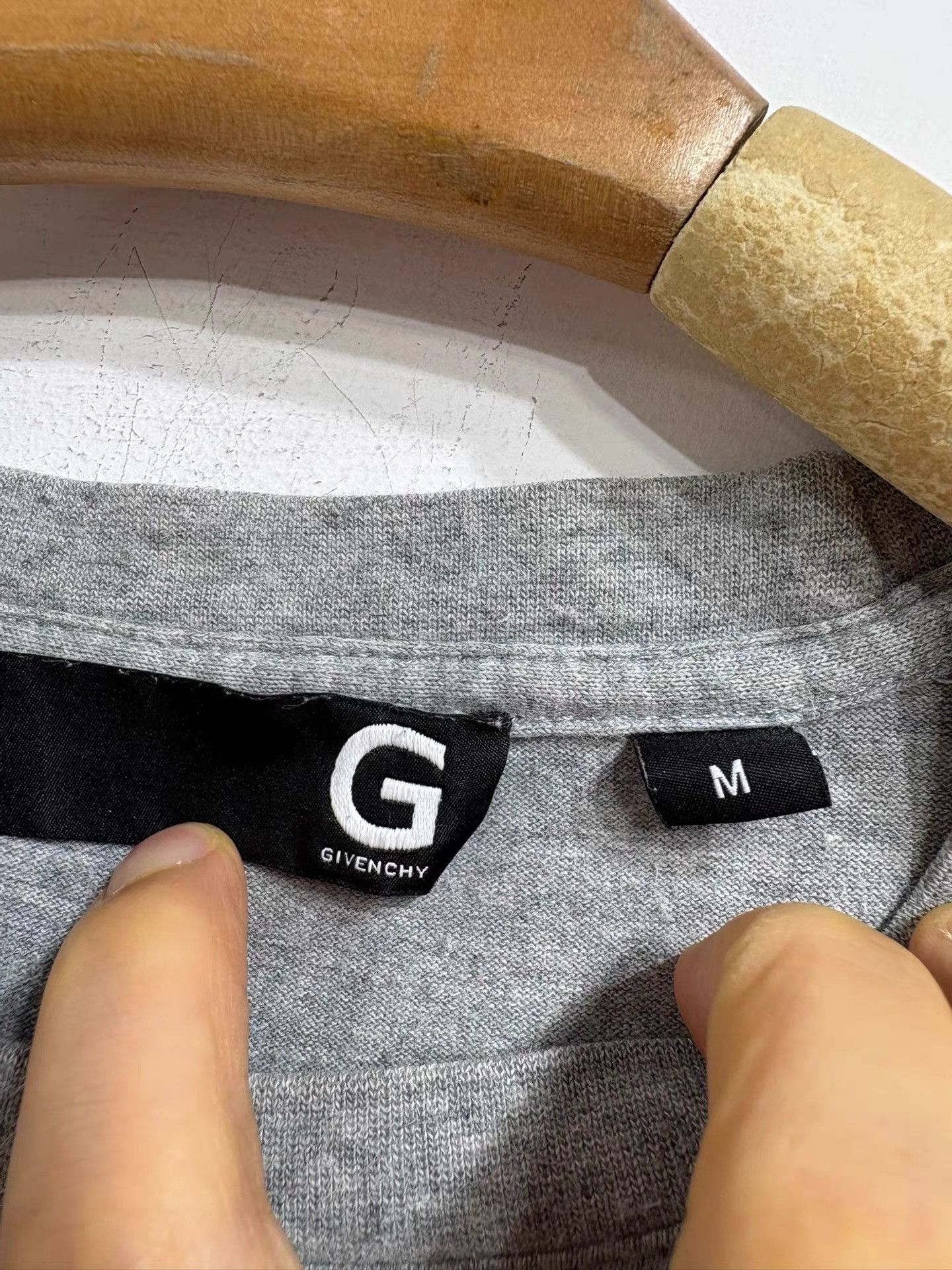Givenchy Givenchy Men's Grey Crew Neck Short Sleeve T-shirt K29 Size US M / EU 48-50 / 2 - 3 Thumbnail