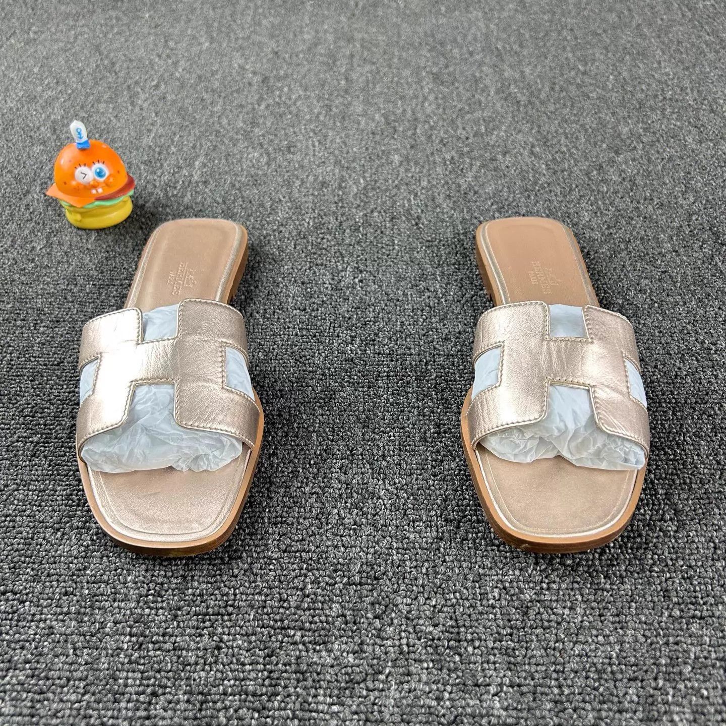 Hermes Hermes Gold H Slippers Size 38 Size US 7.5 / IT 37.5 - 2 Thumbnail