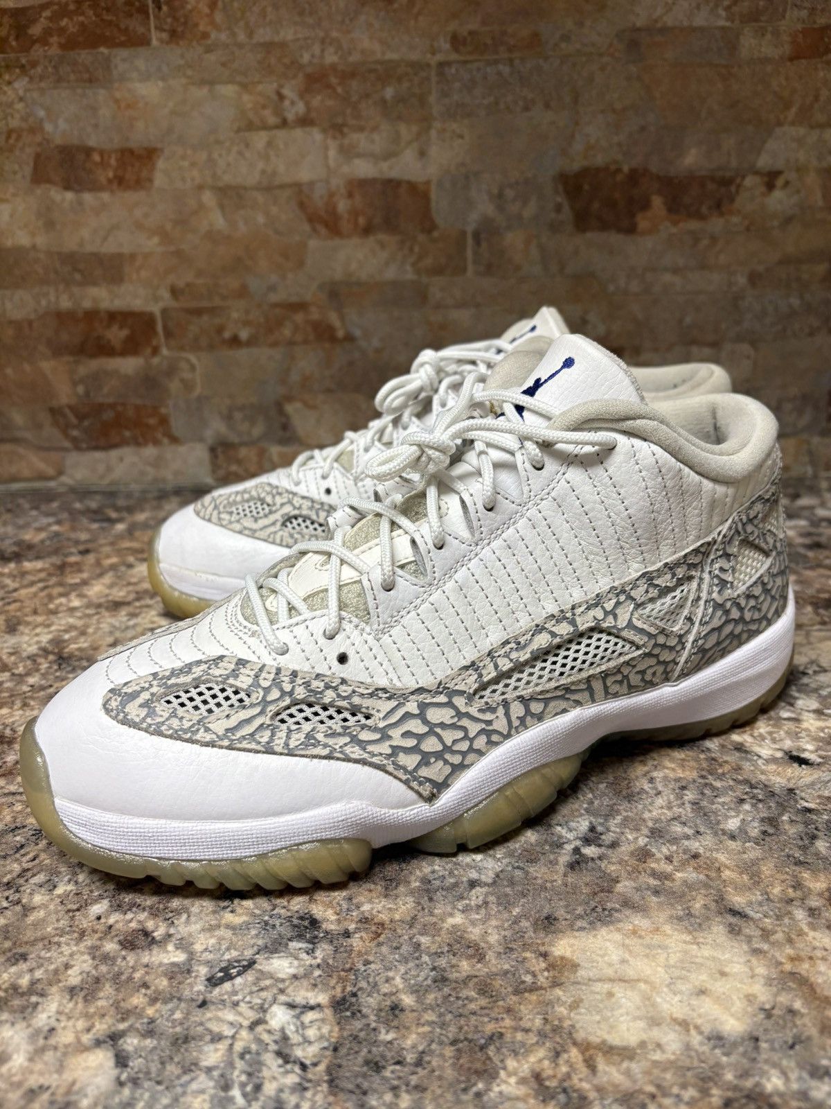 Jordan Brand Air Jordan 11 Low IE Cobalt 2015 Size 8 Size US 8 / EU 41 - 1 Thumbnail