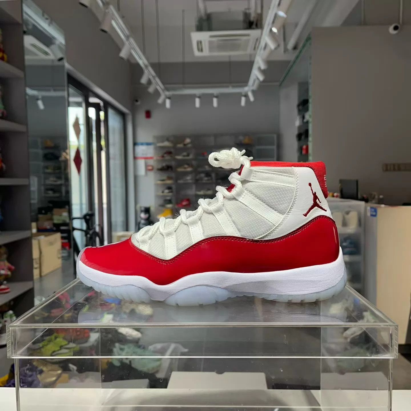Nike Air Jordan 11 Cherry US 43 Size US 10 / EU 43 - 2 Thumbnail