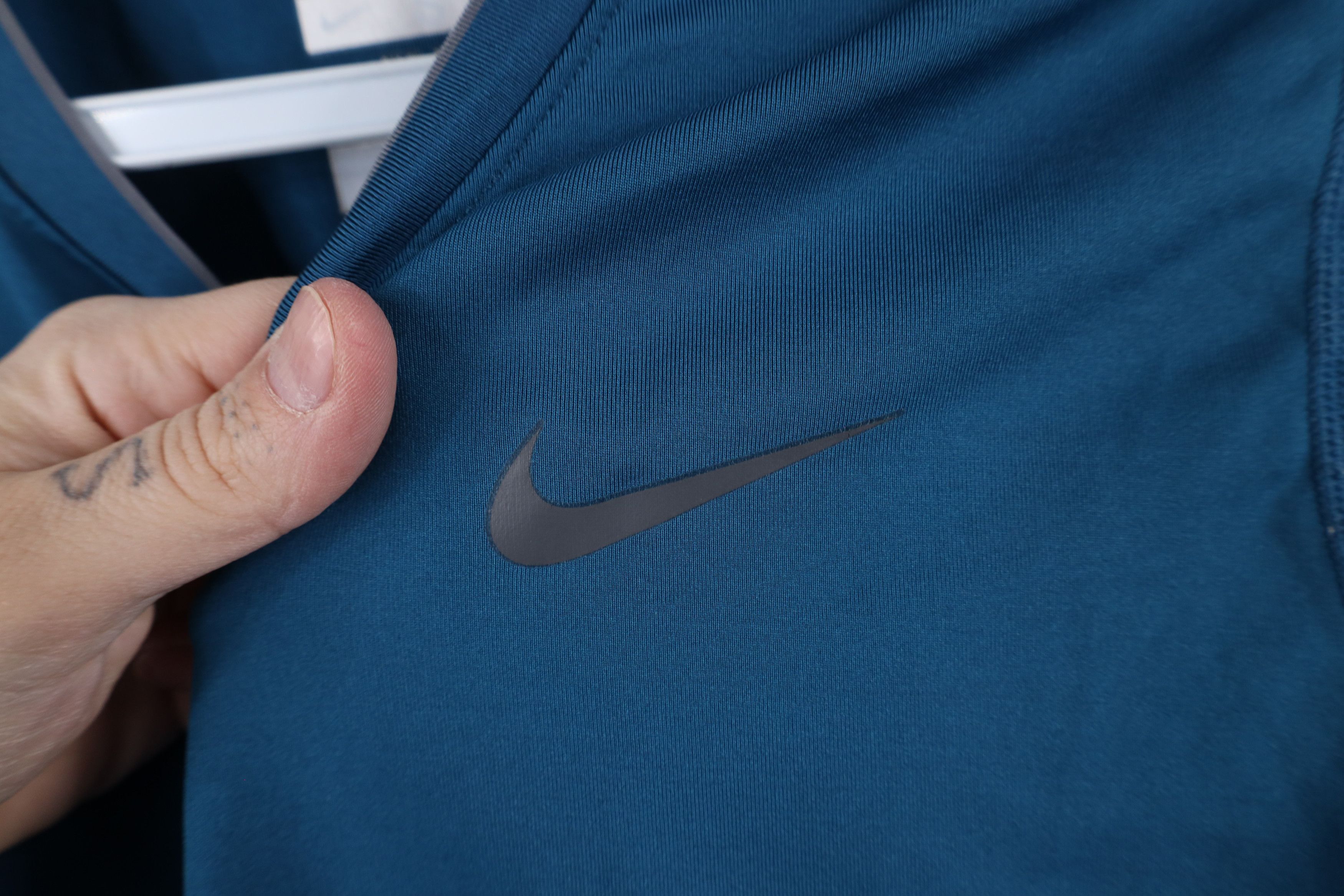 Nike × Vintage Nike Pro Combat Compression Gym Training V-Neck T-Shirt Blue Size S / US 4 / IT 40 - 4 Thumbnail