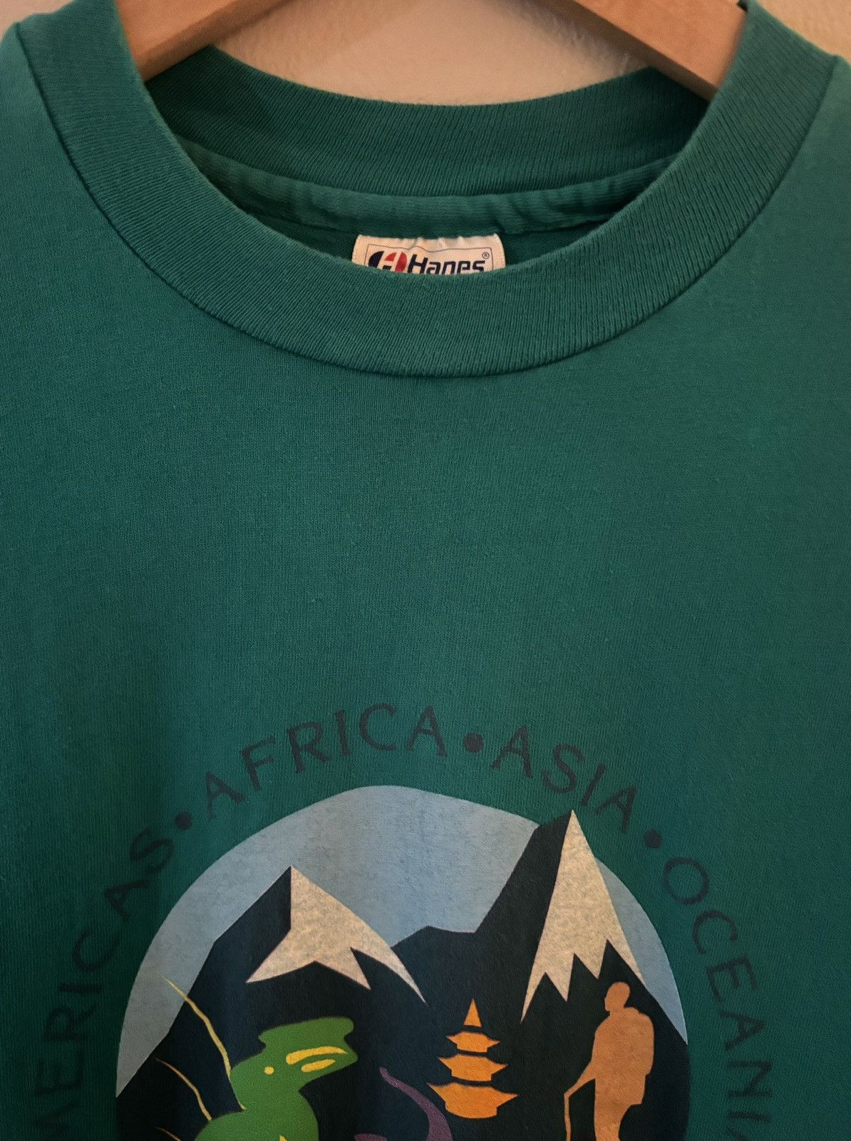 Hanes × Vintage BEEFY-T - Journeys Worldwide Adventure Single-Stitch Size US M / EU 48-50 / 2 - 3 Thumbnail