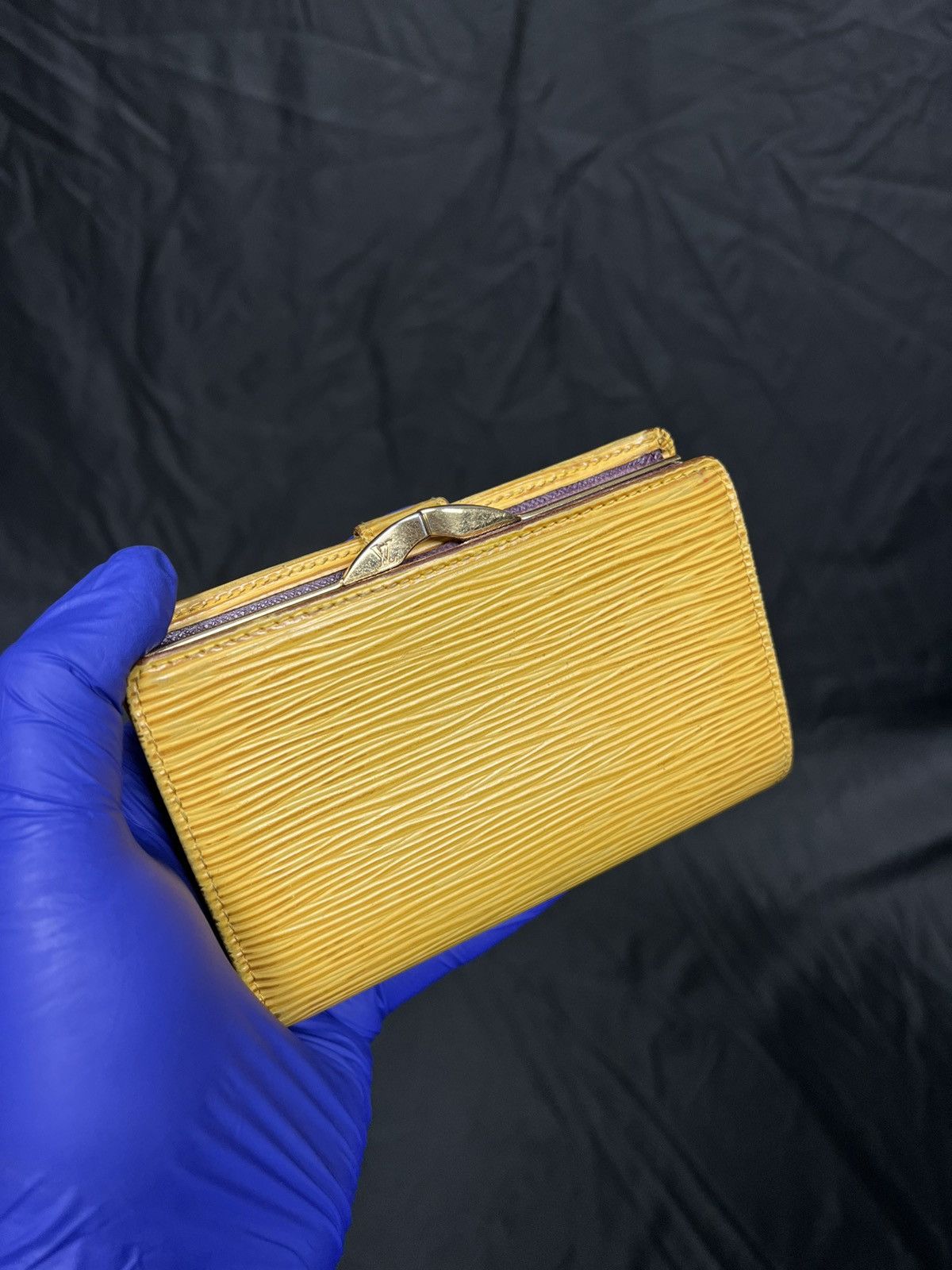 Louis Vuitton Louis Vuitton compact Epi Leather wallet 1997 France Tassil Size ONE SIZE - 1 Thumbnail