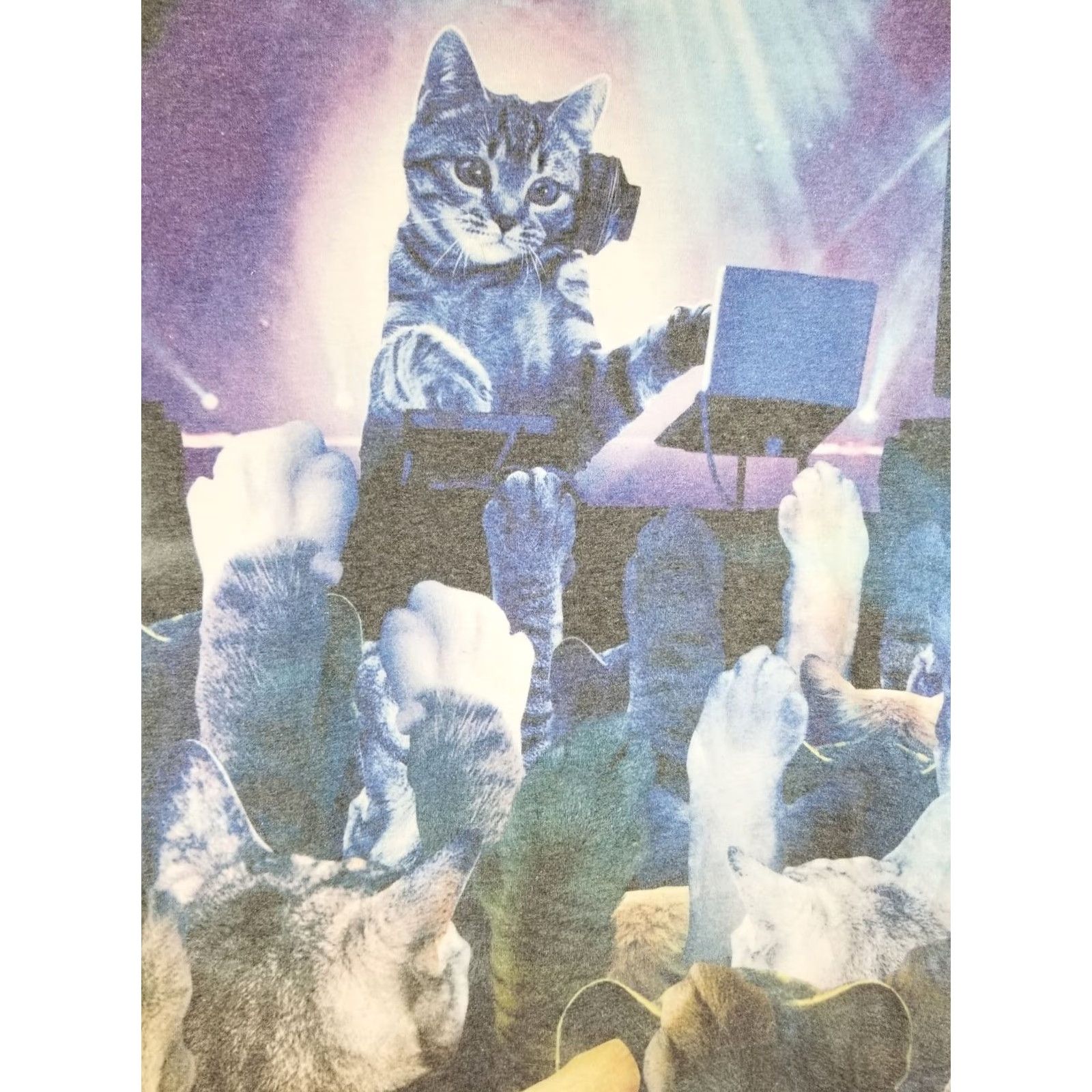 Gildan VINTAGE Y2K DJ CAT ALL OVER PRINT WHITE COTTON T-SHIRT SZ LARGE Size US L / EU 52-54 / 3 - 2 Thumbnail