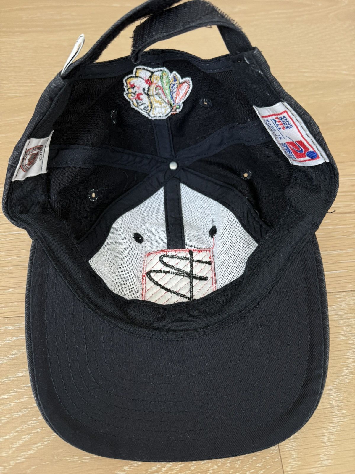 NHL Vintage Chicago Blackhawks NHL Hat Size ONE SIZE - 3 Thumbnail