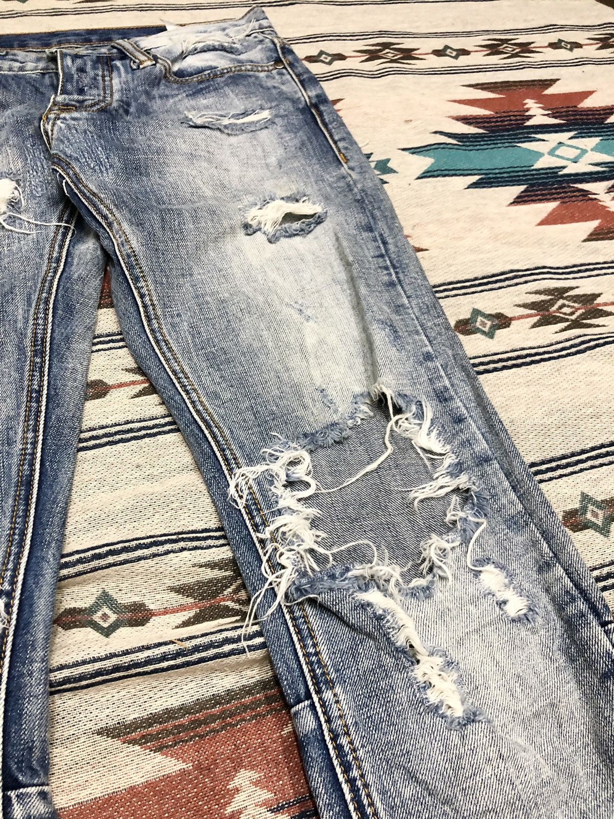 MNML SKINNY MNML DISTRESSED DENIM Size US 29 - 5 Thumbnail