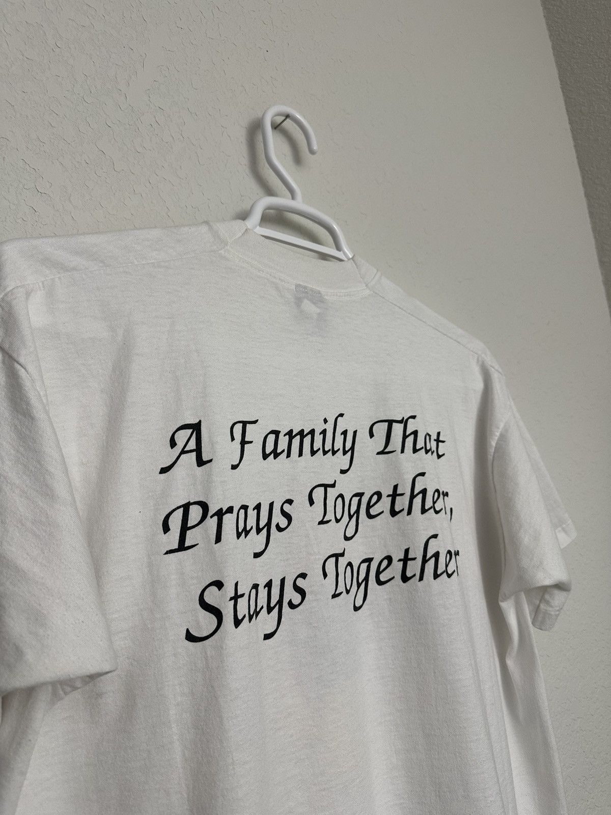 Vintage Vintage “A Family That Prays Together Stays Together” Tshirt Size US XL / EU 56 / 4 - 4 Thumbnail