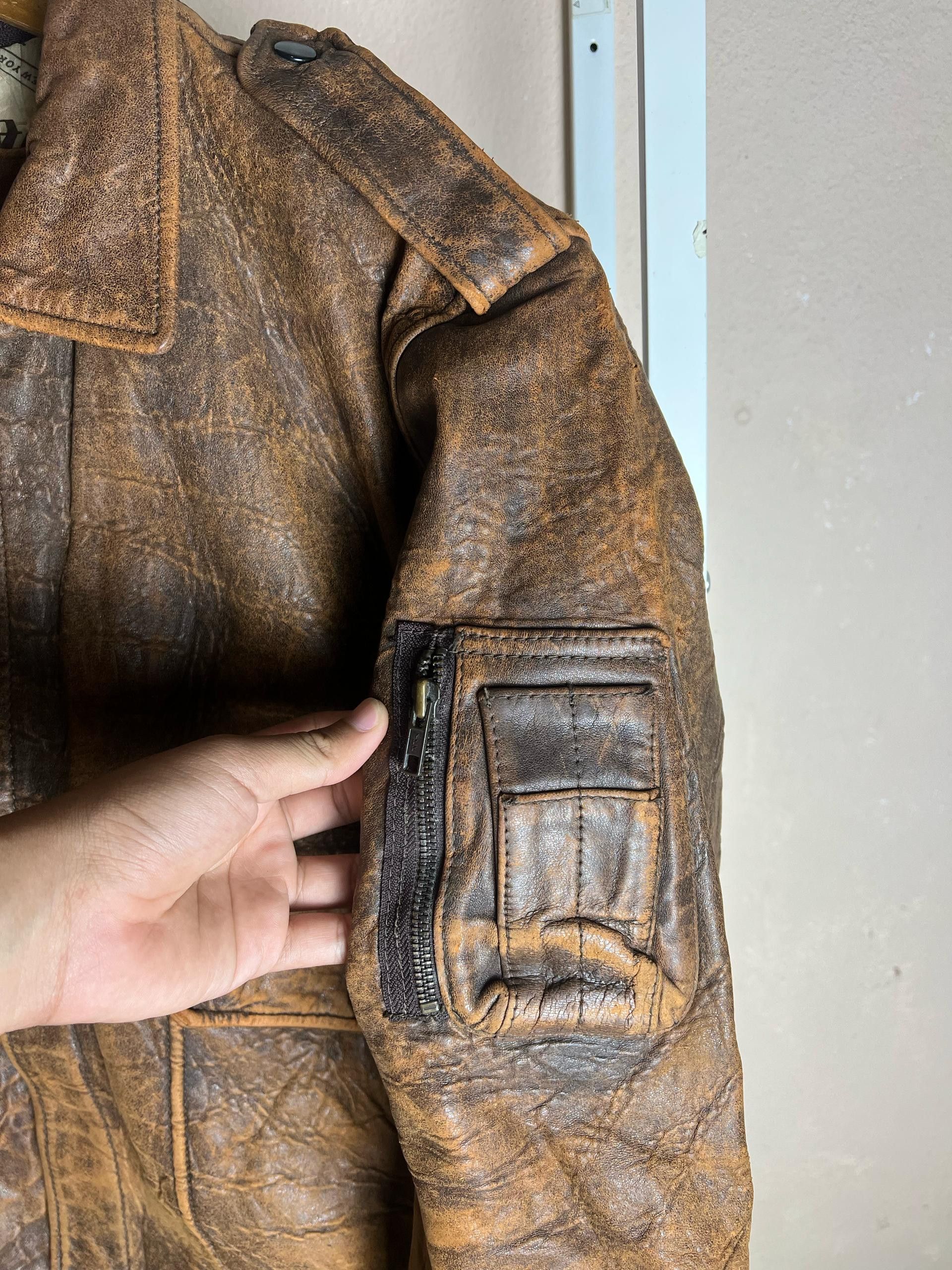 Vintage Vintage Disstrassed Sub Urban Tokyo Leather Flight Jacket Size US S / EU 44-46 / 1 - 2 Thumbnail