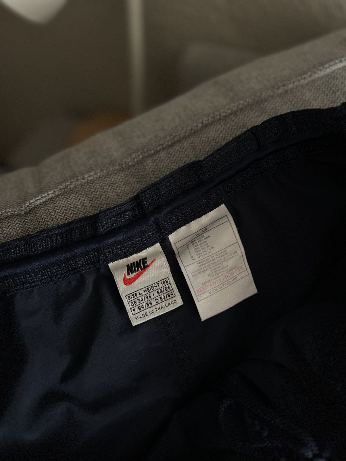 Nike VINTAGE NIKE BARCELONA 1998 FOOTBALL SHORTS Size US 38 / EU 54 - 4 Thumbnail
