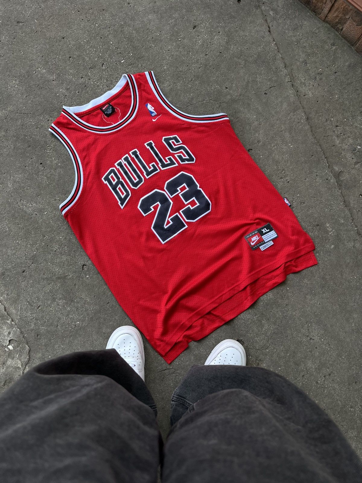 Nike × Vintage VINTAGE NIKE NBA CHICAGO BULLS #23 MICHAEL JORDAN SWINGMAN Size US XL / EU 56 / 4 - 1 Thumbnail