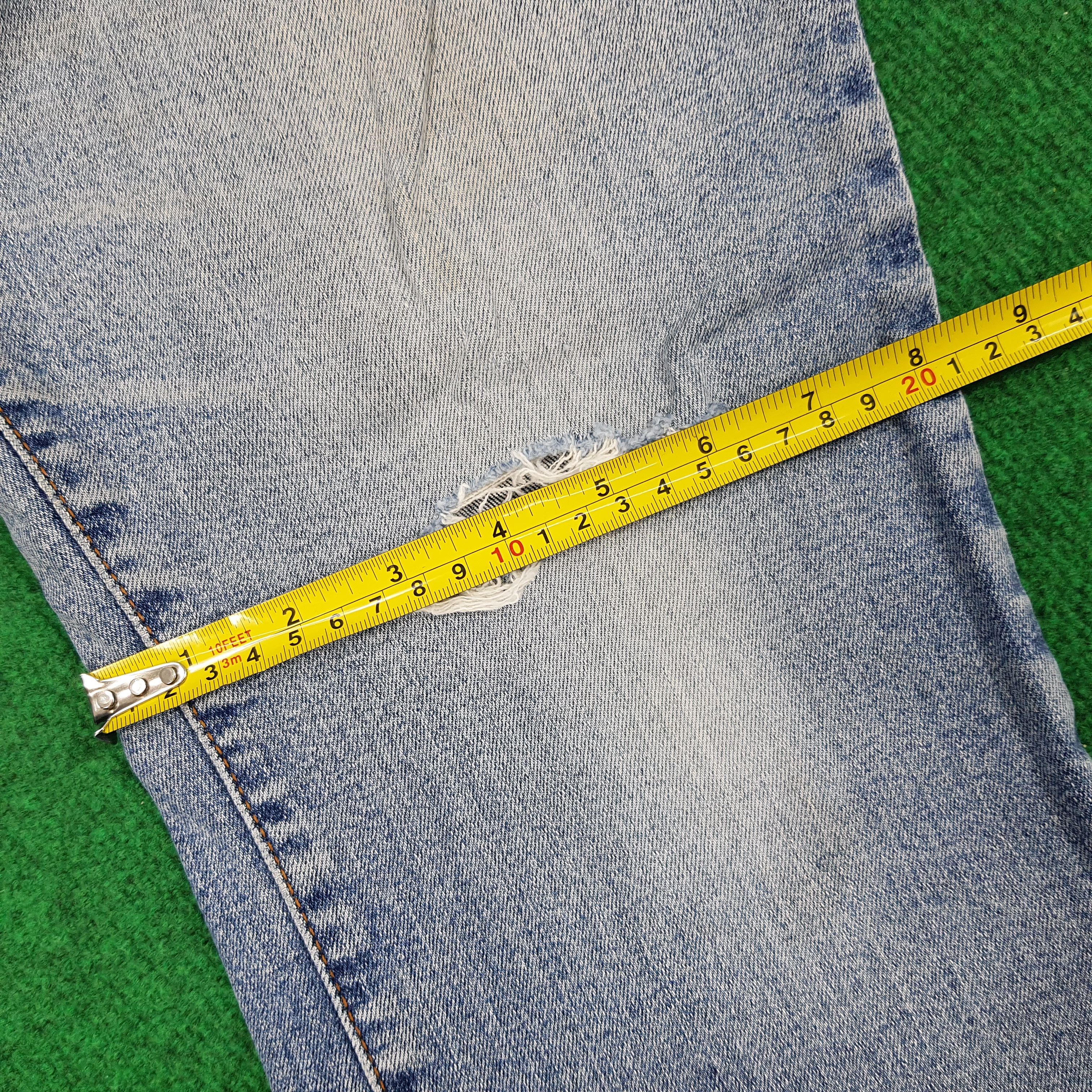 Levi's × Levi's Vintage Clothing × Vintage Vintage Levi's 550 Relaxed Boot Cut Distressed Jeans Size US 30 / EU 46 - 15 Thumbnail