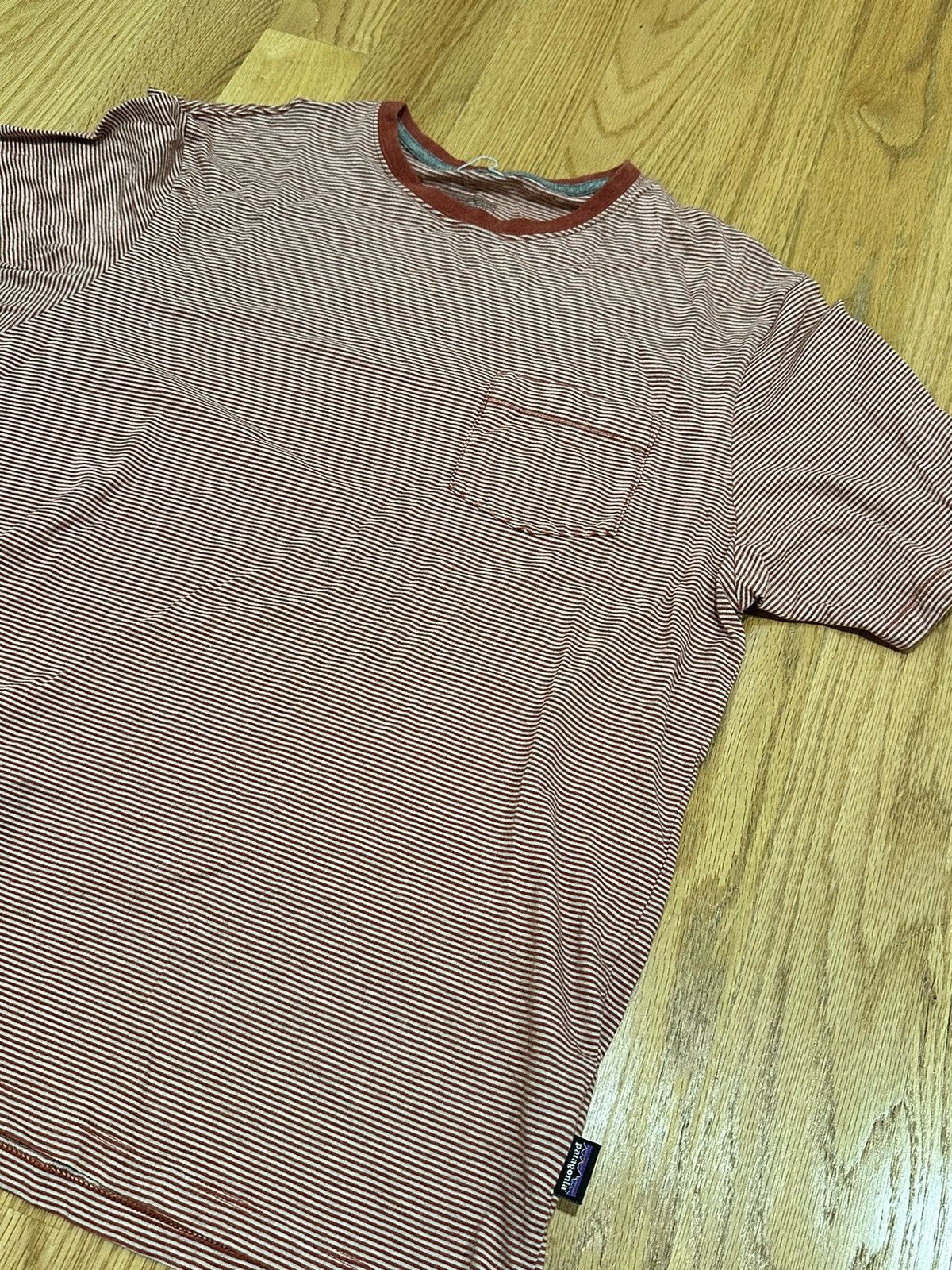 Patagonia Patagonia Red Striped Pocket T shirt Outdoors Gear Size US M / EU 48-50 / 2 - 2 Thumbnail