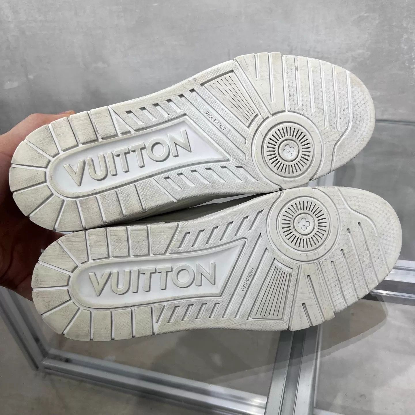 Louis Vuitton Louis Vuitton Trainer White Distressed UK6 40 Size US 7 / EU 40 - 7 Thumbnail