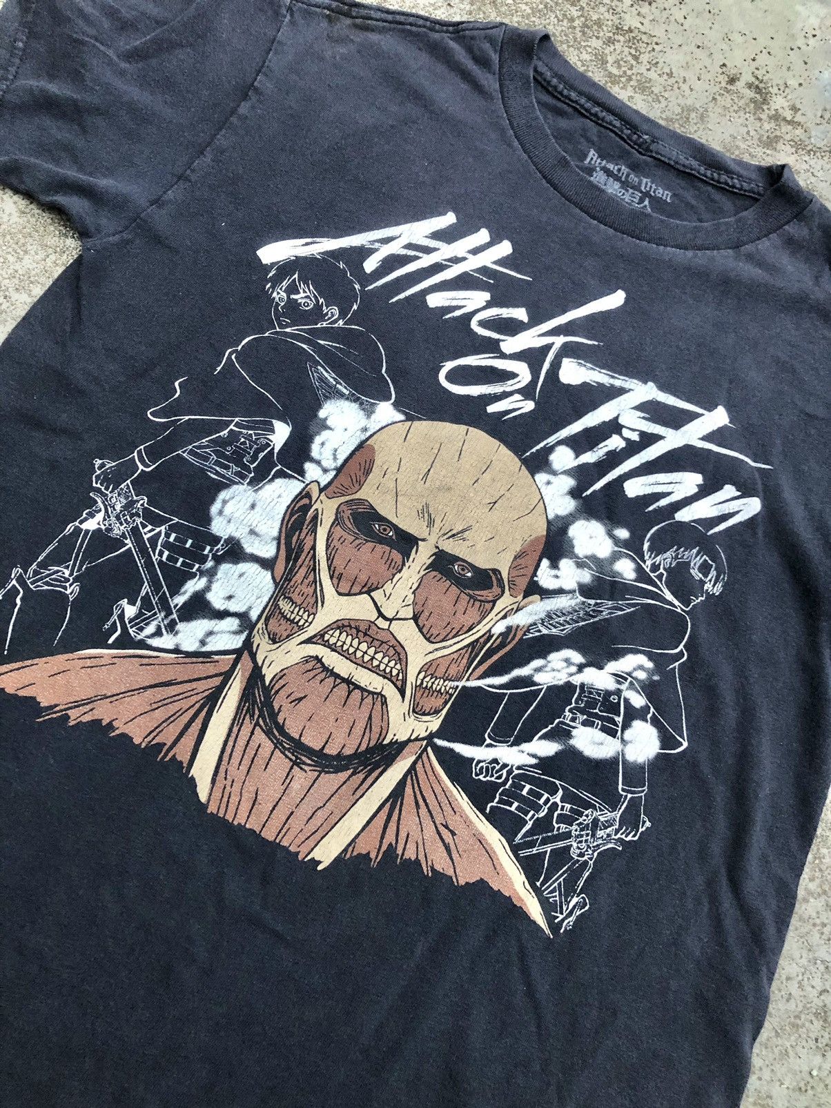 Anime × Japanese Brand ATTACK ON TITAN FADED TEE Size US S / EU 44-46 / 1 - 2 Thumbnail