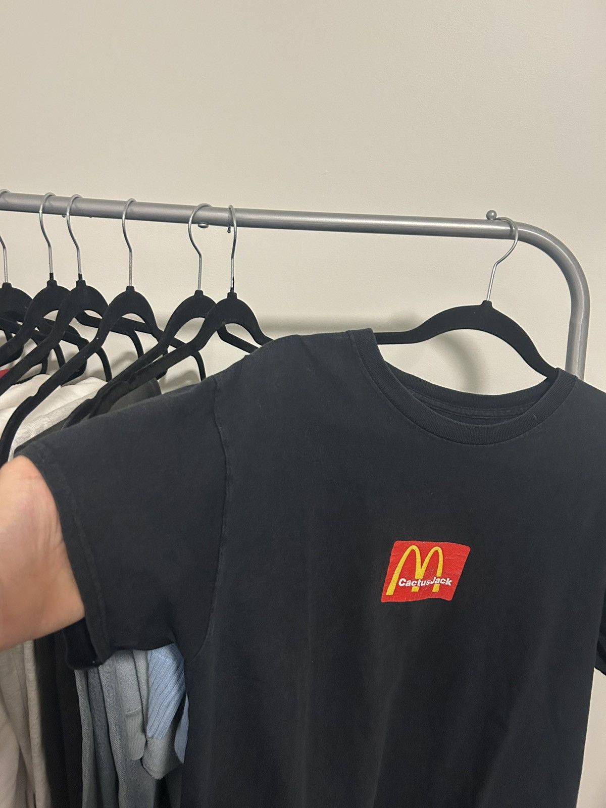 Travis Scott Travis scott x McDonald’s Sesame II tee Size US M / EU 48-50 / 2 - 7 Thumbnail