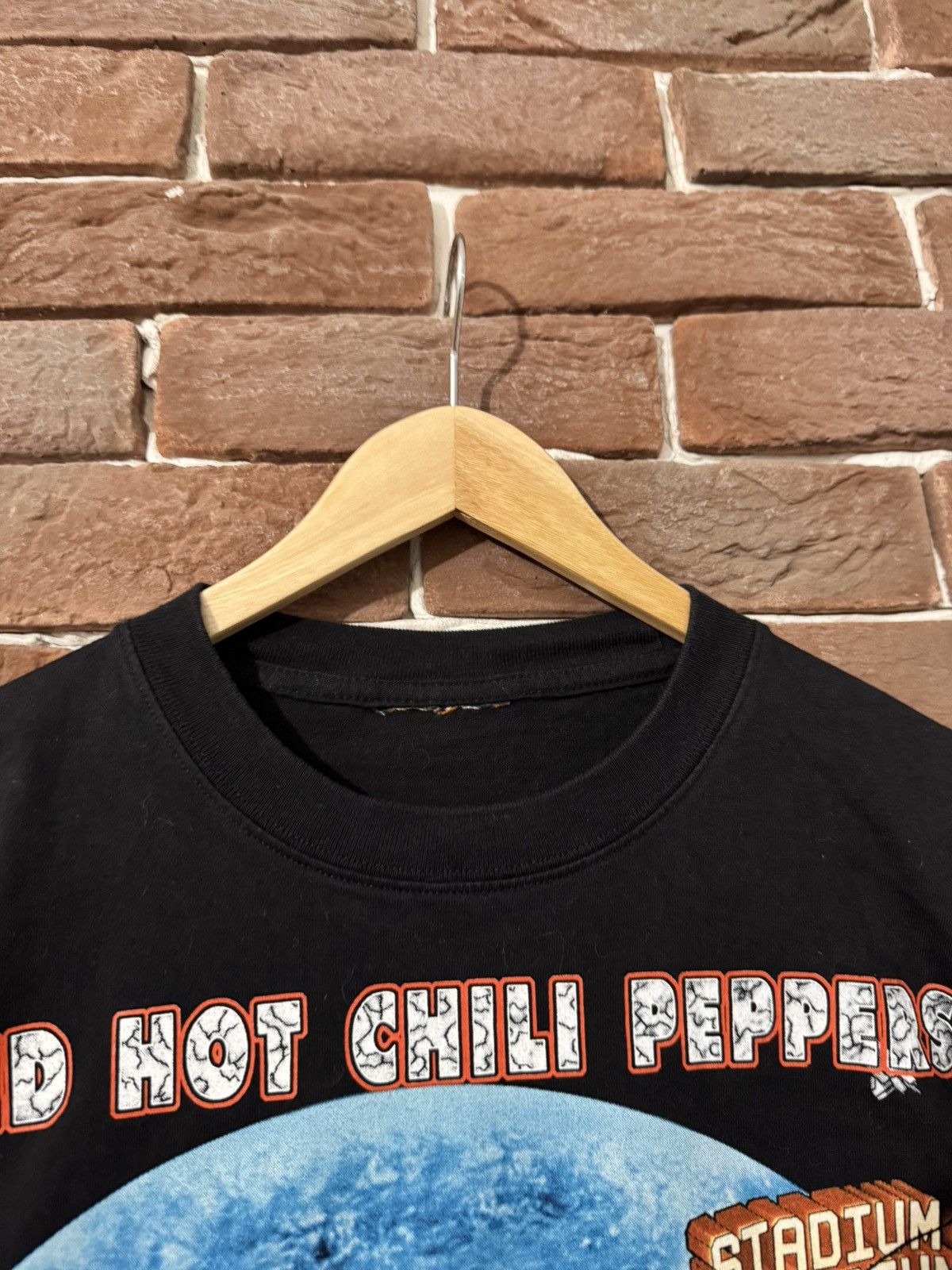 Band Tees Rare 00s vintage Red Hot Chilli Peppers Rock Band Tour Tee Size US M / EU 48-50 / 2 - 4 Thumbnail