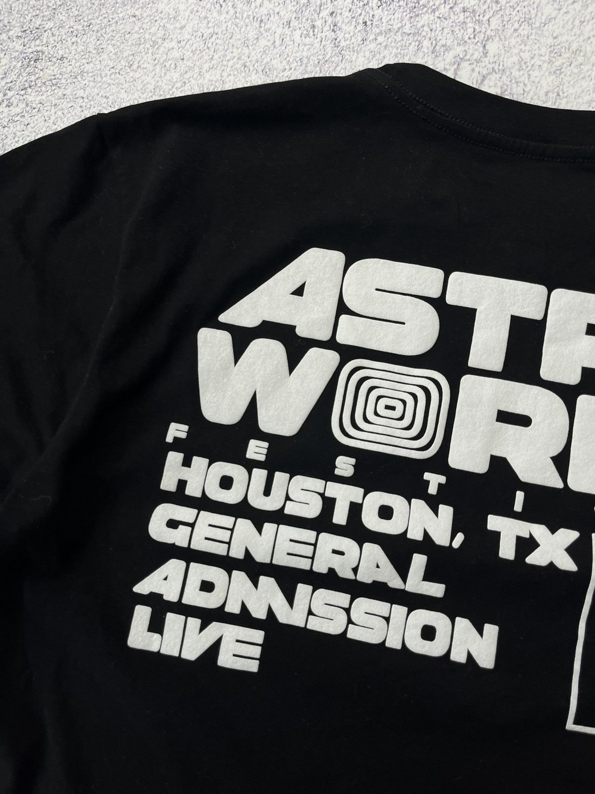 Vintage Travis Scott Astroworld Staff 2019 T-shirt Size S Size US S / EU 44-46 / 1 - 13 Thumbnail