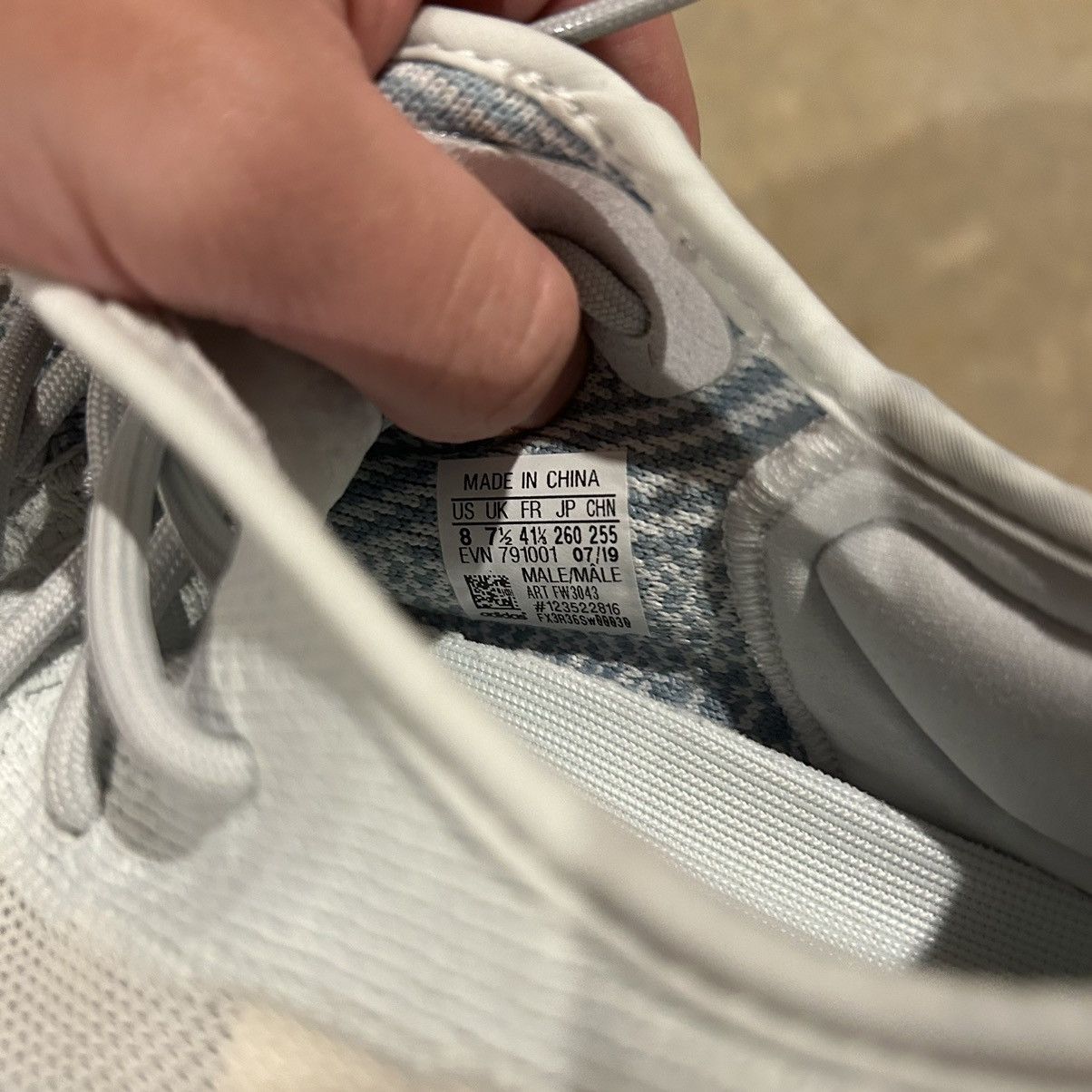 Adidas × Kanye West × Yeezy Adidas Yeezy Boost 350 V2 Cloud White 2019 US 8 Size US 8 / EU 41 - 11 Thumbnail