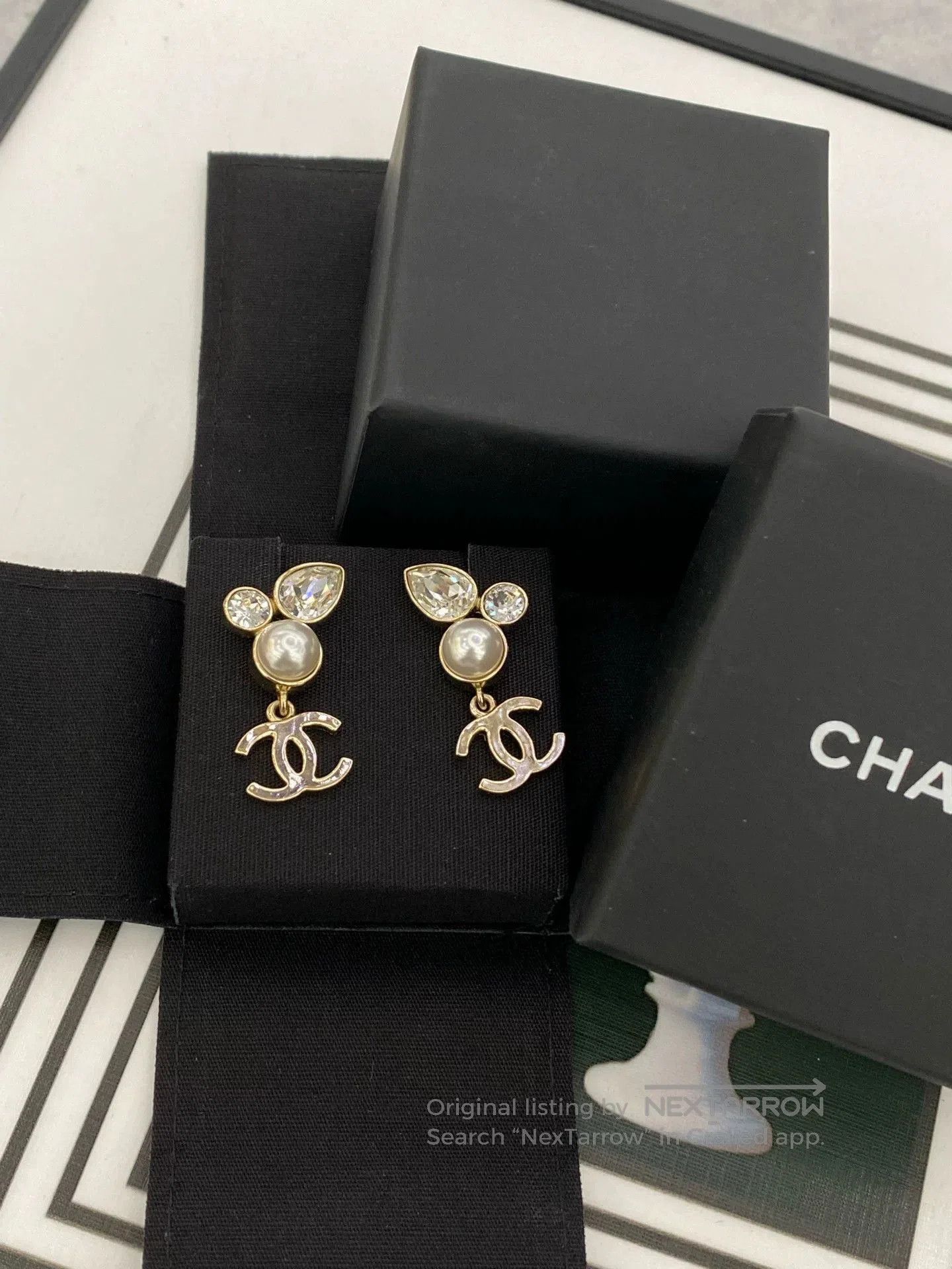 Chanel Chanel Double C Logo Pearl Earrings. Size ONE SIZE - 1 Thumbnail