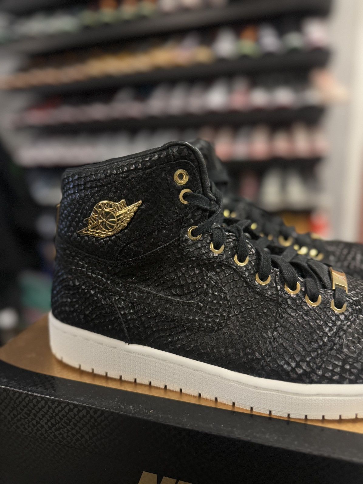 Jordan Brand × Nike Size 12- AIR JORDAN 1 RETRO PINNACLE 2015 RARE Size US 12 / EU 45 - 8 Thumbnail