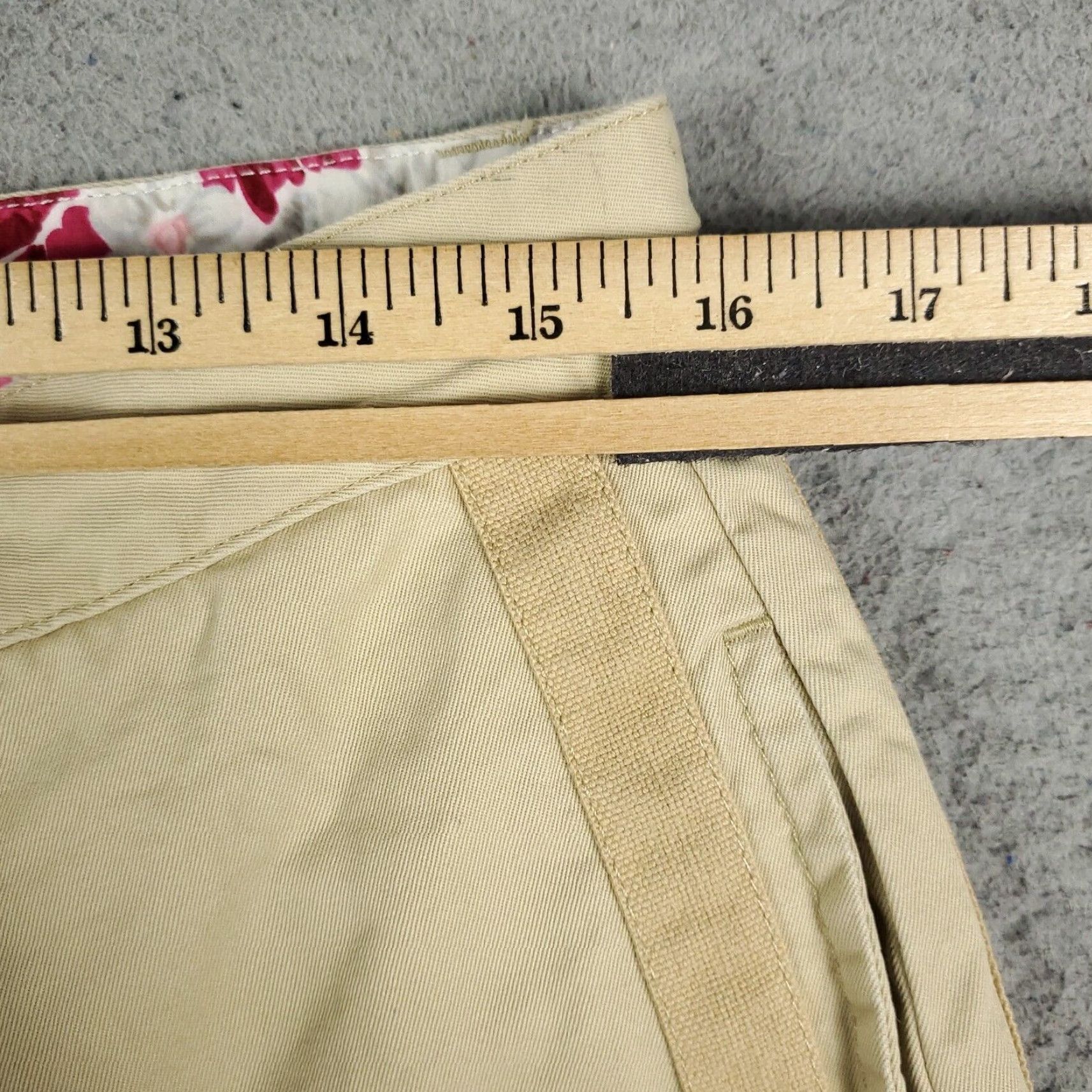 Tommy Hilfiger VINTAGE Tommy Hilfiger Shorts Women's Size 32 Beige Casual Chino Flat Front Size 32" / US 10 / IT 46 - 4 Thumbnail