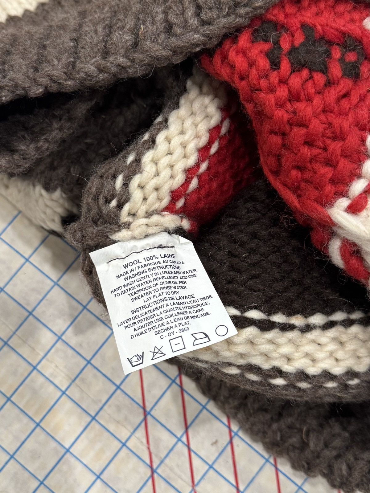Kanata Hand Knits Kanata Hand Knit Bear Cowichan Style Sweater Fits XL Wool Size US XL / EU 56 / 4 - 6 Thumbnail