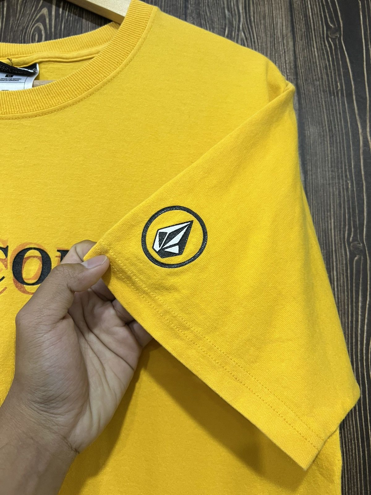 Vintage Volcom Skateboard Spellout Tshirt