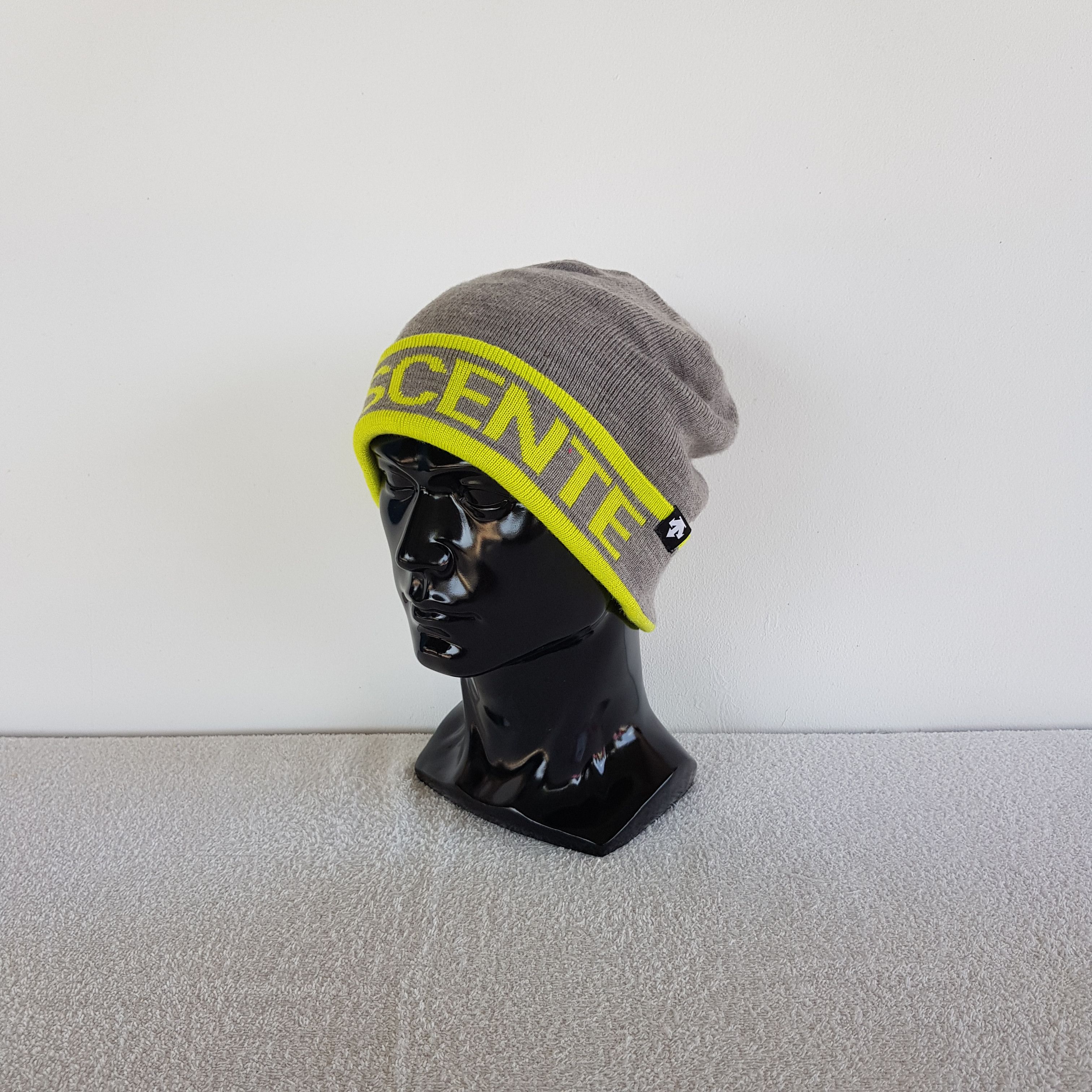 Descente Vintage Descente Beanie Japanese Sportswear Snow Caps Hats Size ONE SIZE - 1 Thumbnail