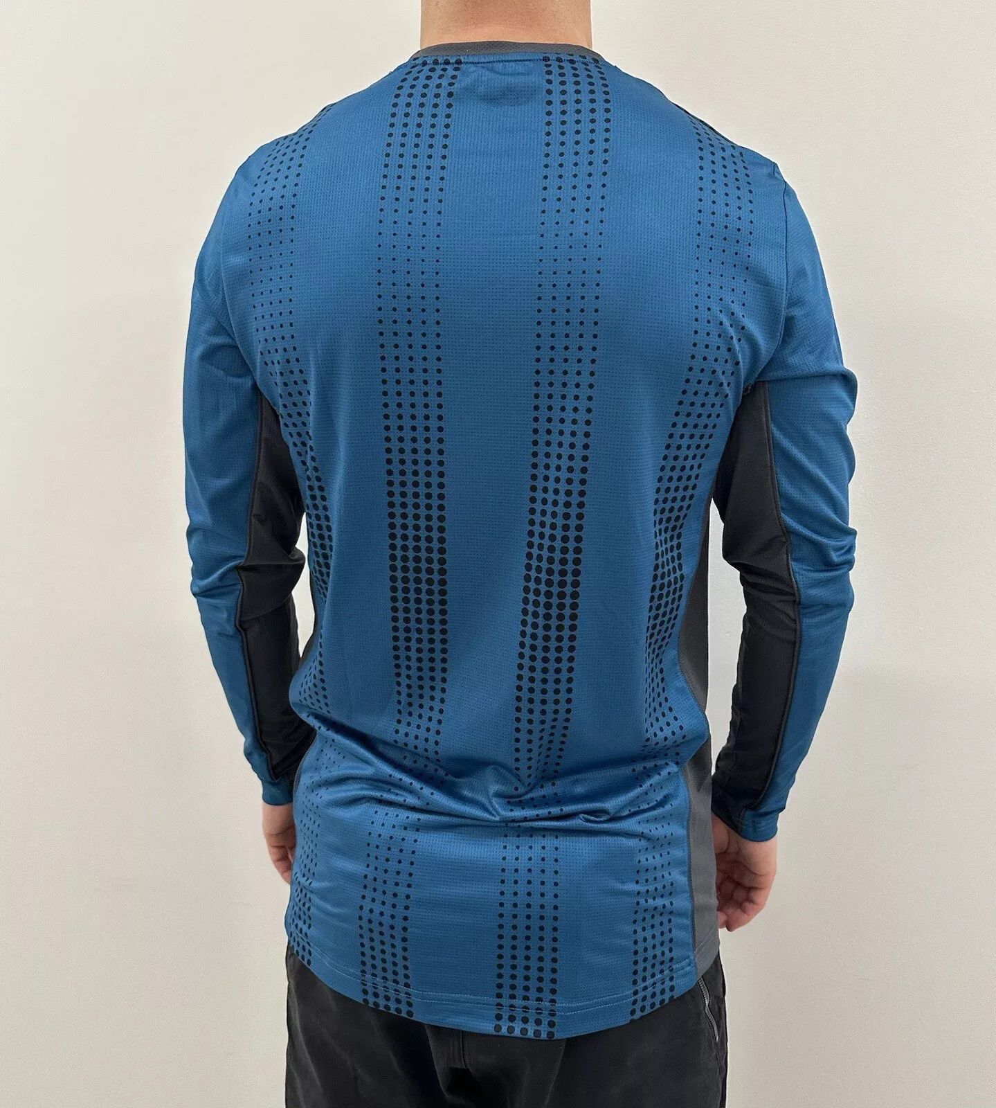 Castore NEWCASTLE UNITED 2022/2023 TRAINING JERSEY SHIRT LONG SLEEVE Size US S / EU 44-46 / 1 - 2 Thumbnail